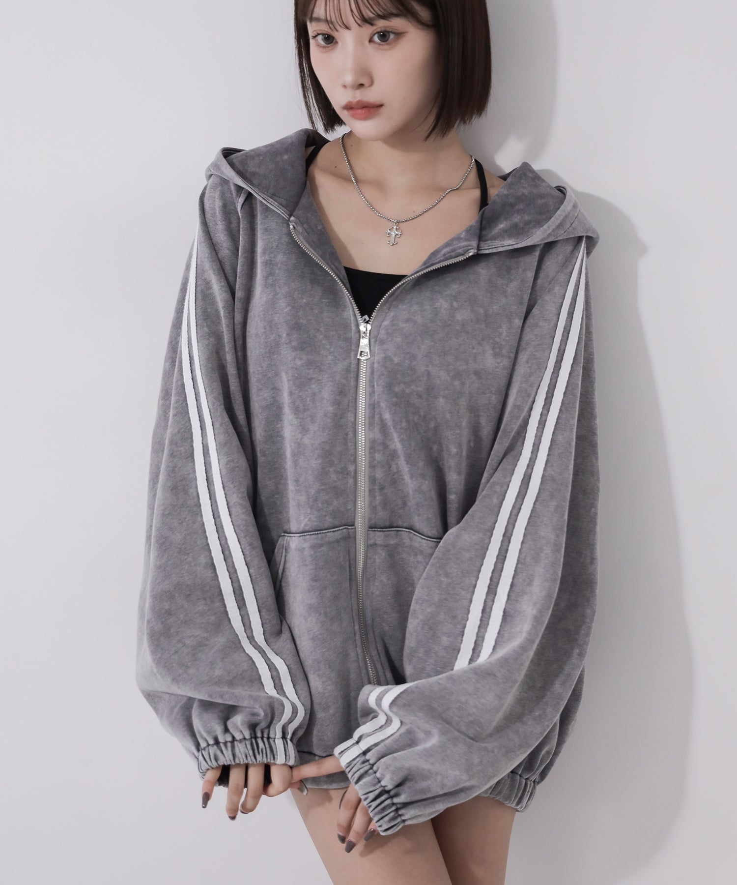 ピグメントヴィンテージ加工サイドラインジップアップパーカー ／ Pigment vintage side line zip-up hoodie