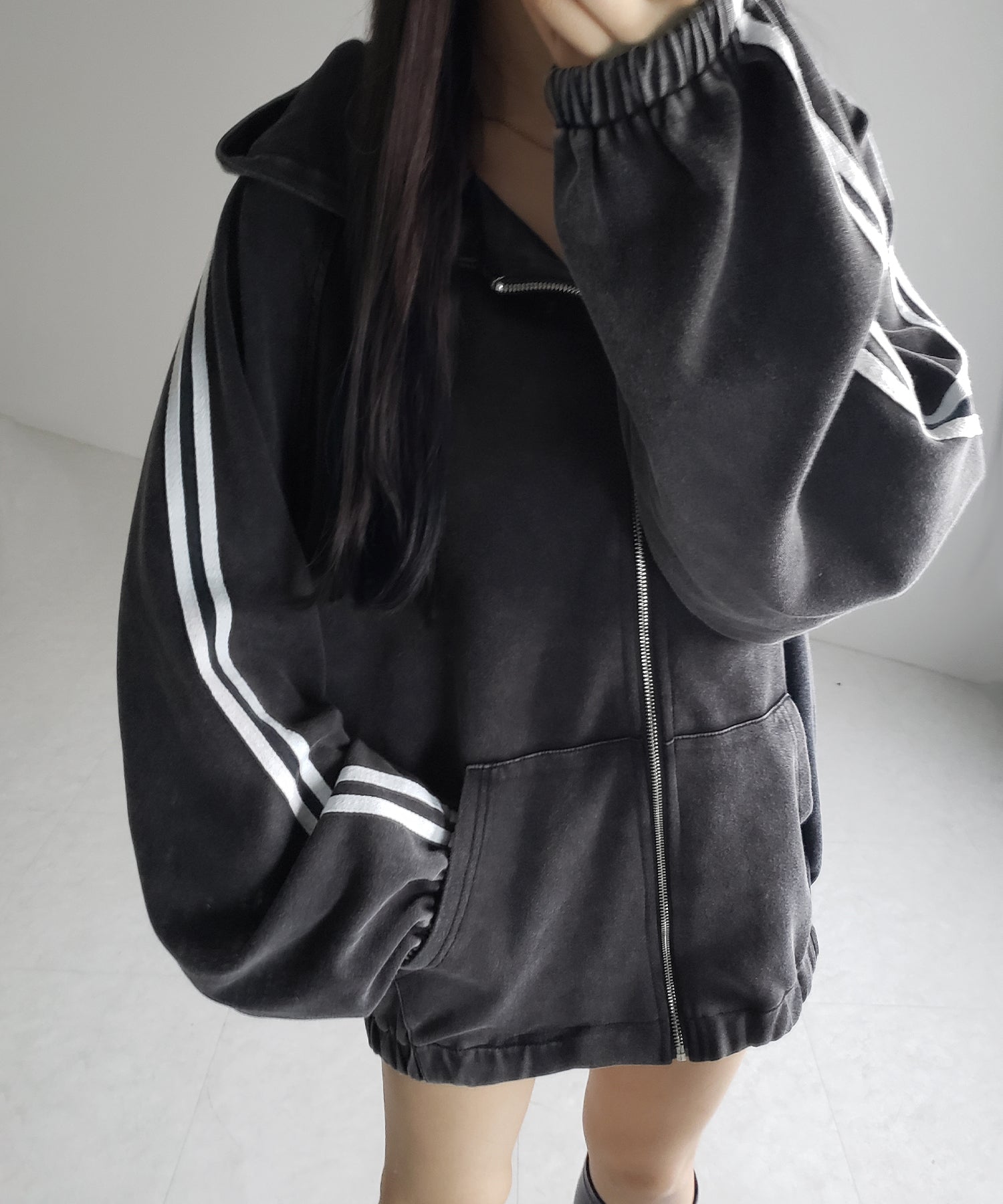 ピグメントヴィンテージ加工サイドラインジップアップパーカー ／ Pigment vintage side line zip-up hoodie