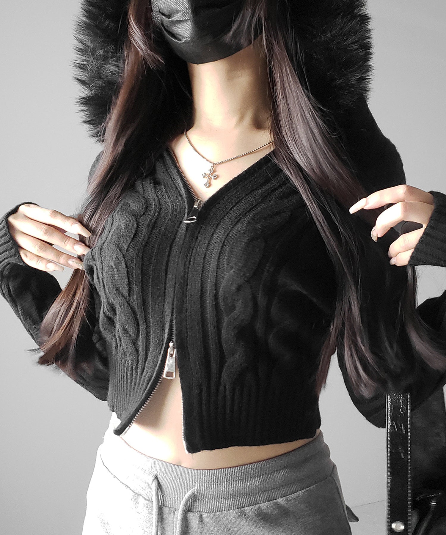 ファーフーディダブルジップショートニットパーカー ／ Fur hooded double zip short knit hoodie