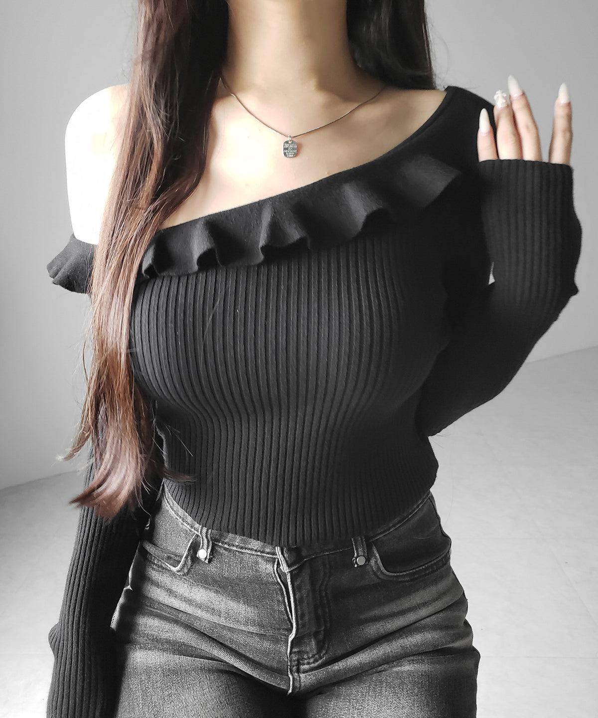 ワンショルフリルタイトリブニットトップス ／ one-shoulder frill tight rib knit tops