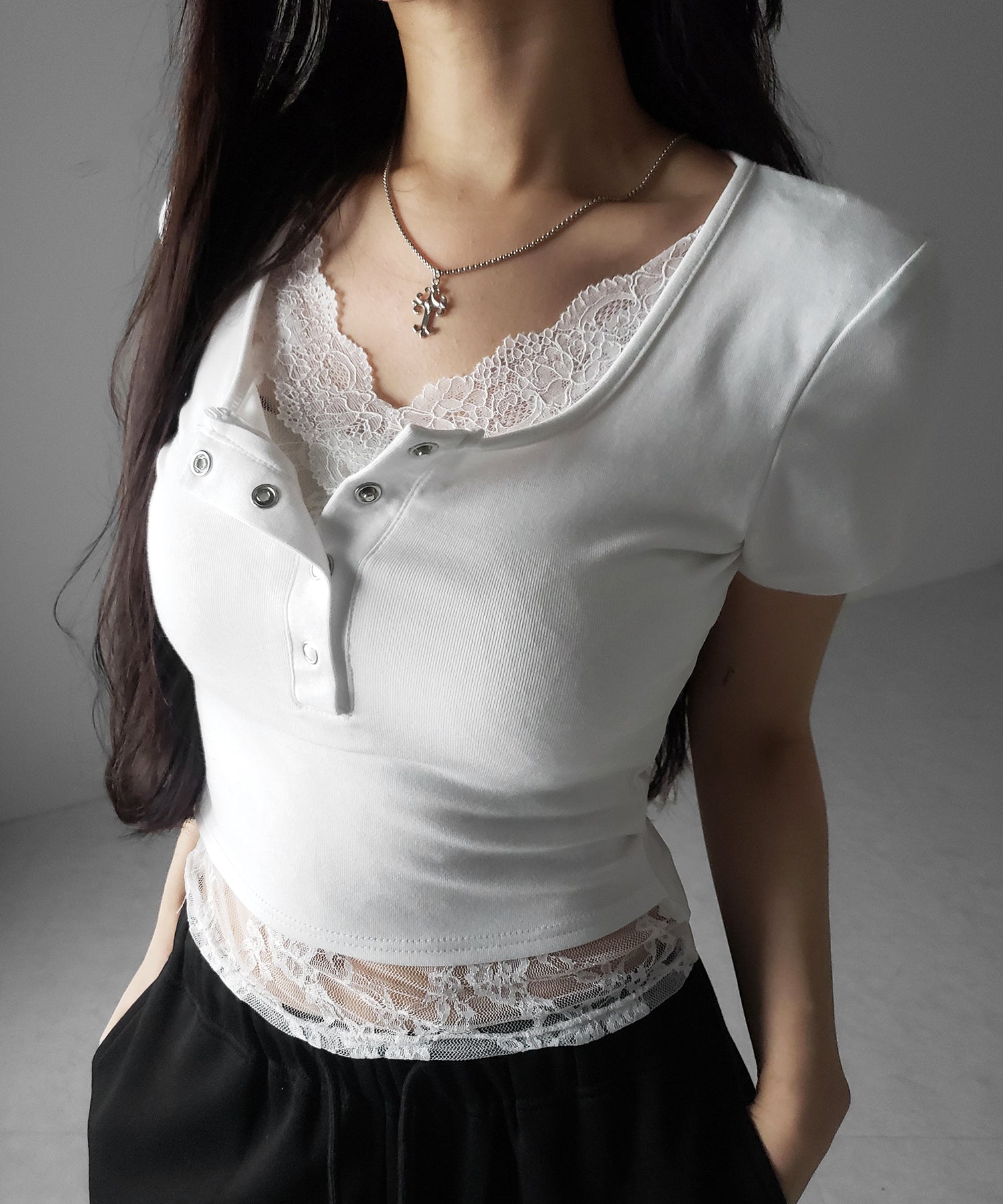 レースレイヤードヘンリーネックスクエア半袖Ｔシャツ ／ lace layered henley neck square short sleeve T-shirt