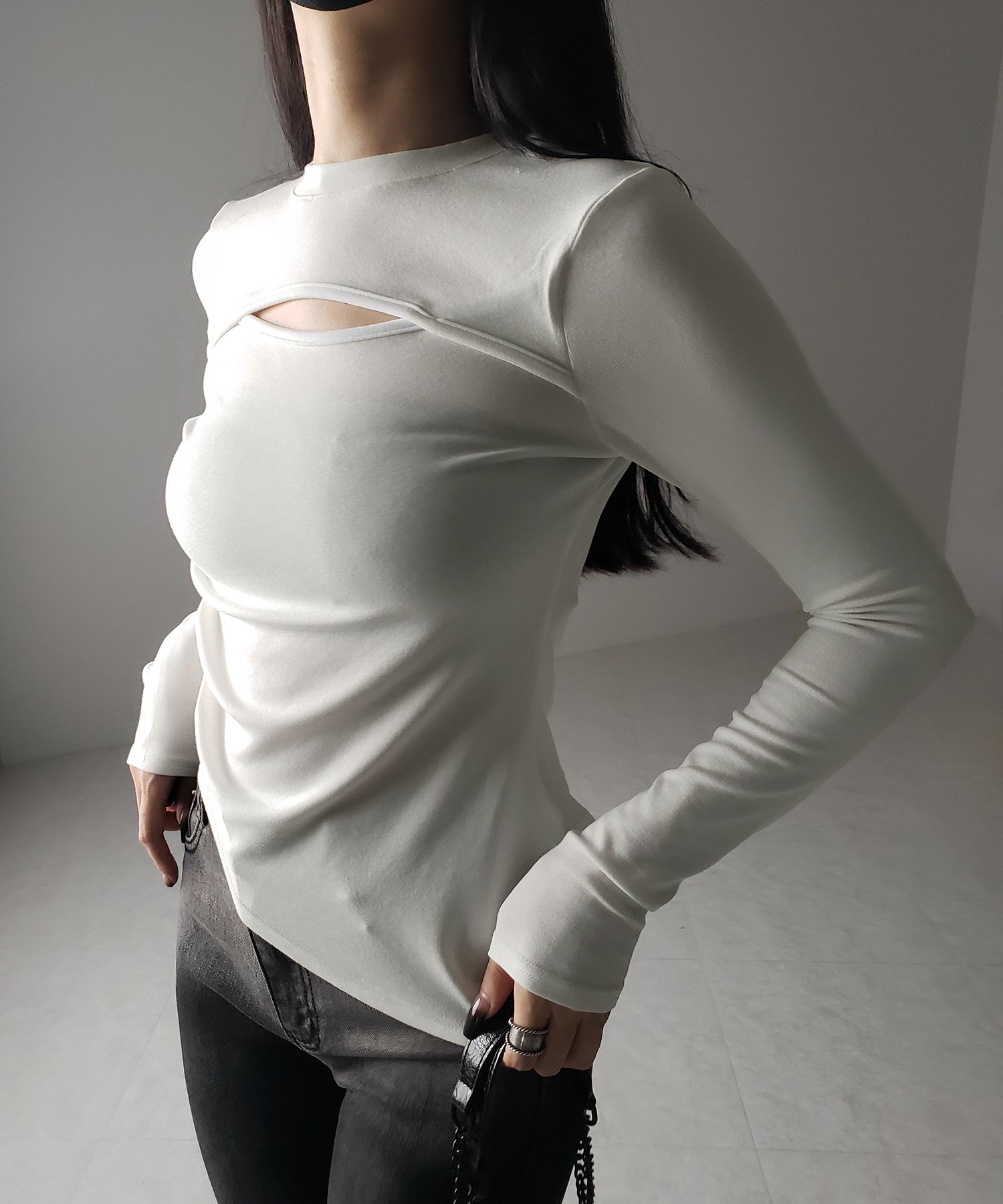 【 ３color 】カットアウトサイドシャーリングアシンメトリートップス ／ cut-out side shirring asymmetry tops
