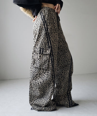 【 裾絞り可能２WAY 】レオパードヴィンテージサイドラインタックワイドスウェットパンツ ／ leopard vintage side line tuck wide sweatpants