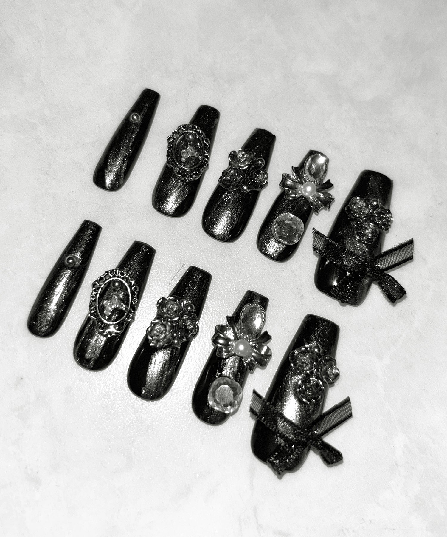 カメオリボンメタリックブラックロングネイルチップ ／ cameo ribbon metallic black long nail tips