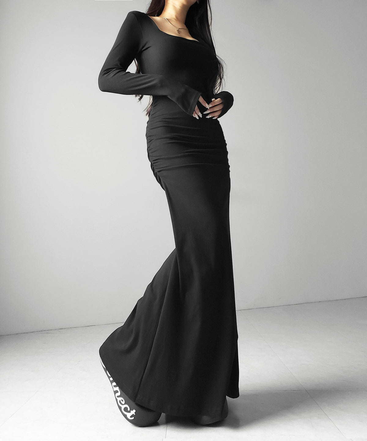 スクエアネックシャーリングマーメイド長袖ロングタイトワンピ ／ Square neck shirring mermaid long-sleeved long tight onepiece