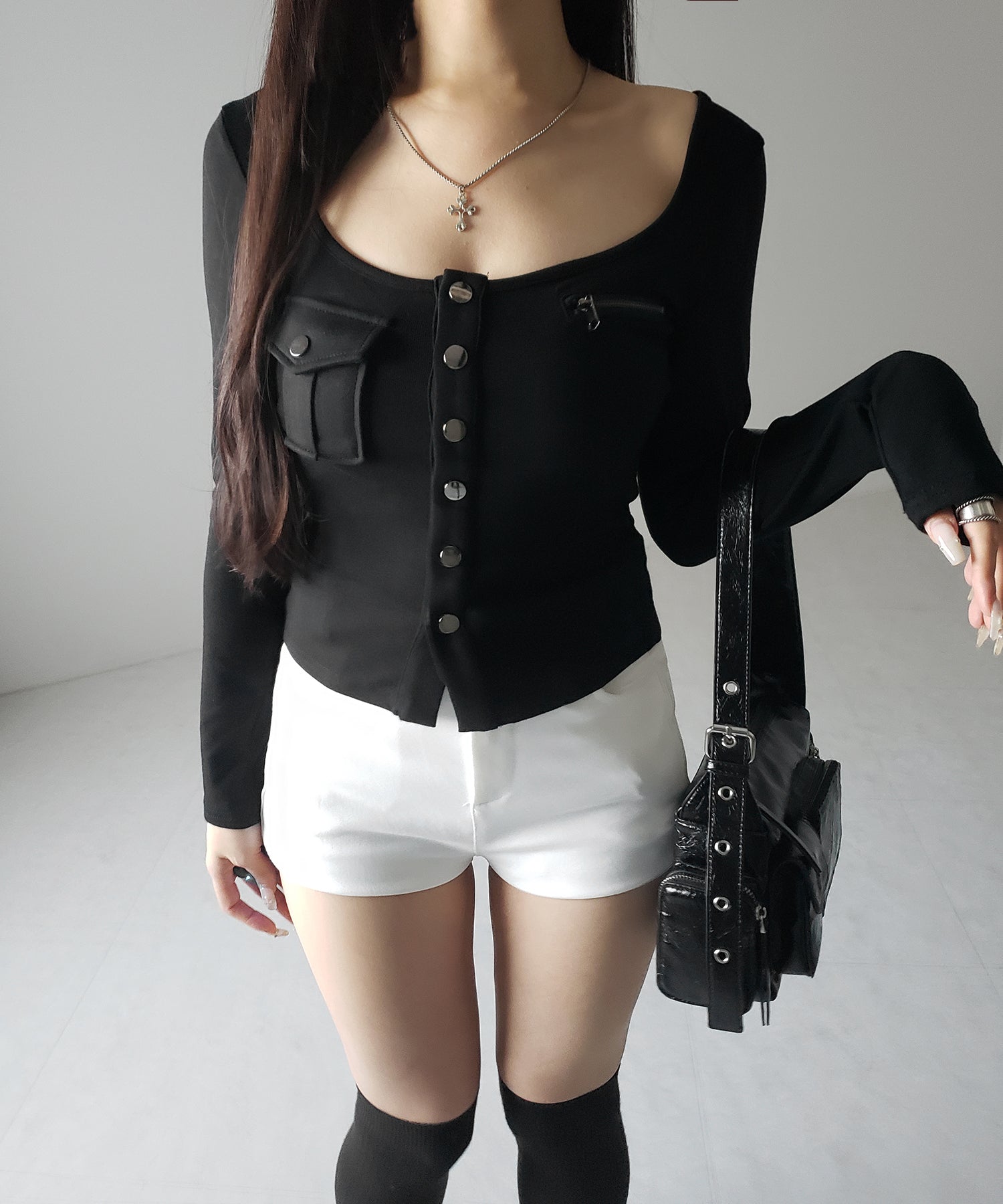 アウトポケットスクエアネック長袖スリムTシャツ ／Out pocket square neck long sleeve slim T-shirt