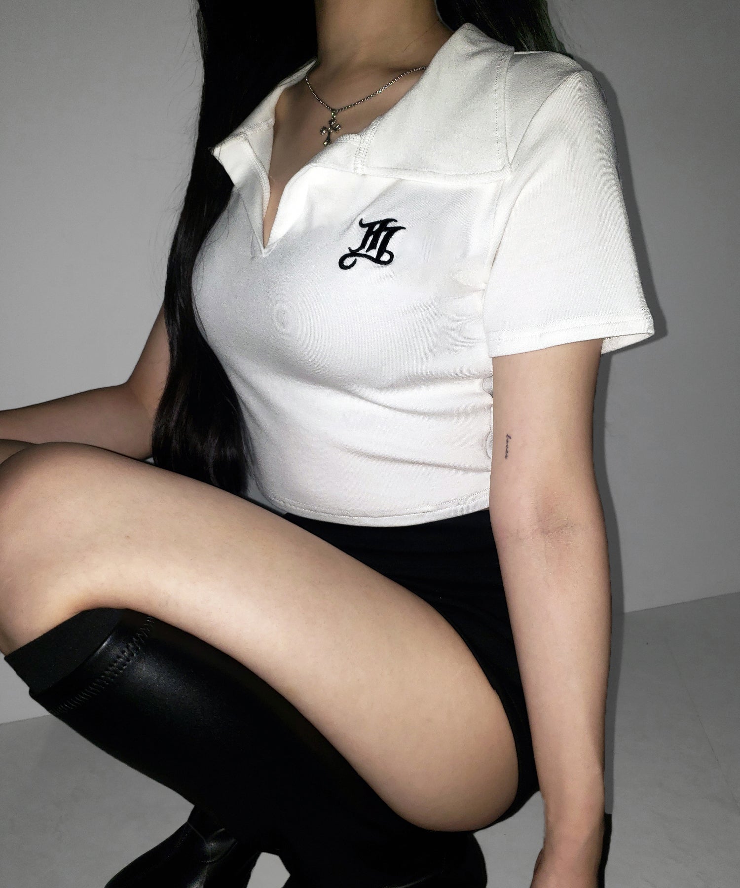 【 ２color 】M LOGO スキッパーショート半袖Tシャツ ／ M LOGO skipper neck short sleeve T-shirt