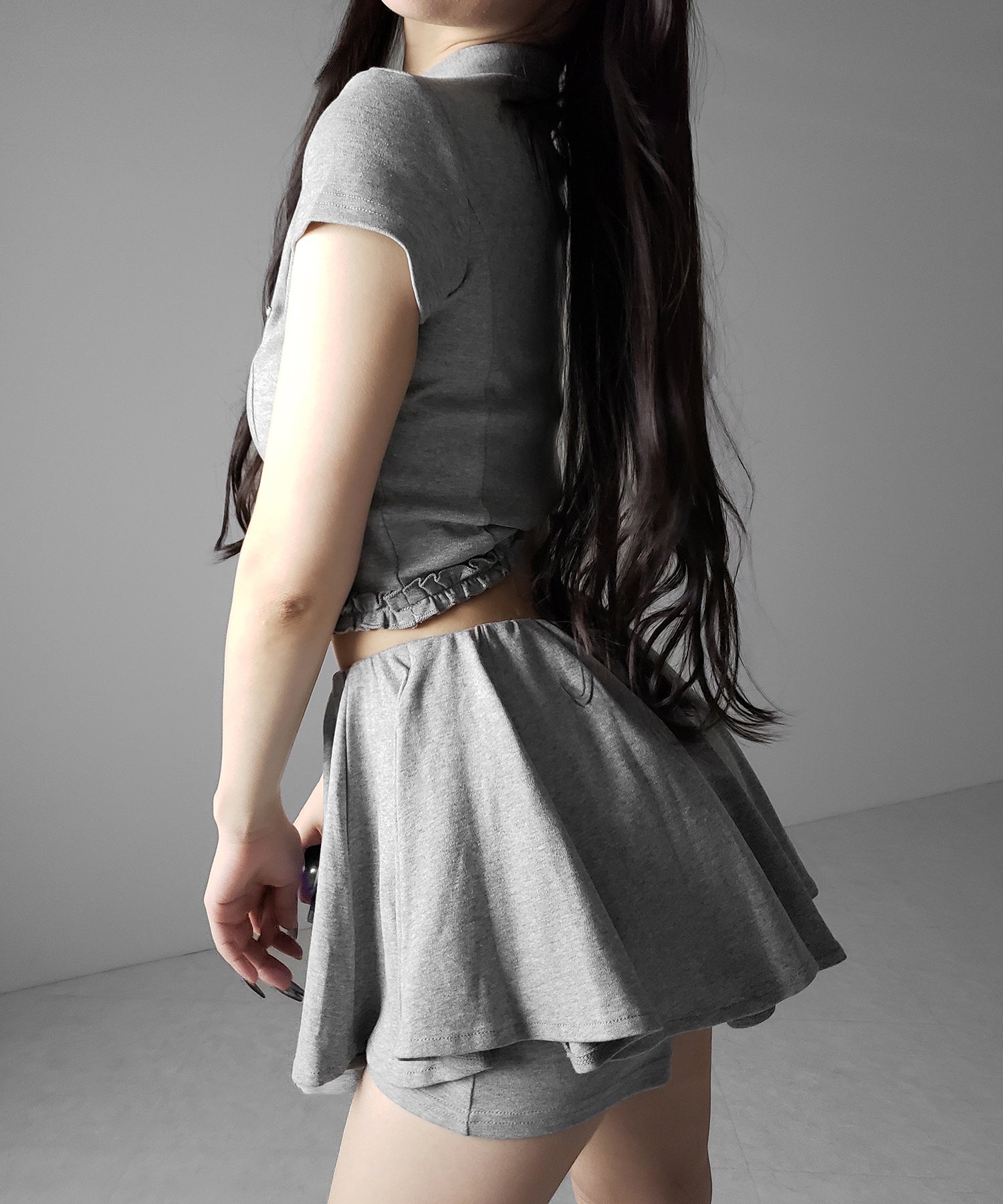 【 セットアップ 】ロゴプレート半袖トップス＋フレアミニスカパン SET ／( SETUP ) logo plate short sleeve tops + flared mini skirt pants