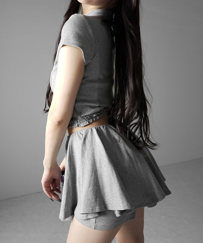 【 セットアップ 】ロゴプレート半袖トップス＋フレアミニスカパン SET ／( SETUP ) logo plate short sleeve tops + flared mini skirt pants