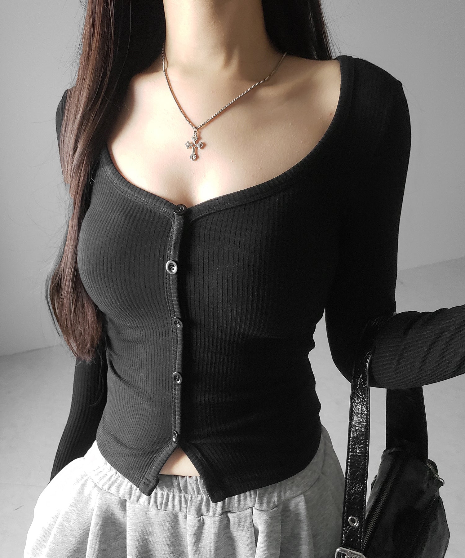 【 裏微起毛 】フロントボタンタイトリブカットソートップス ／ front button tight ribbed cutsew tops