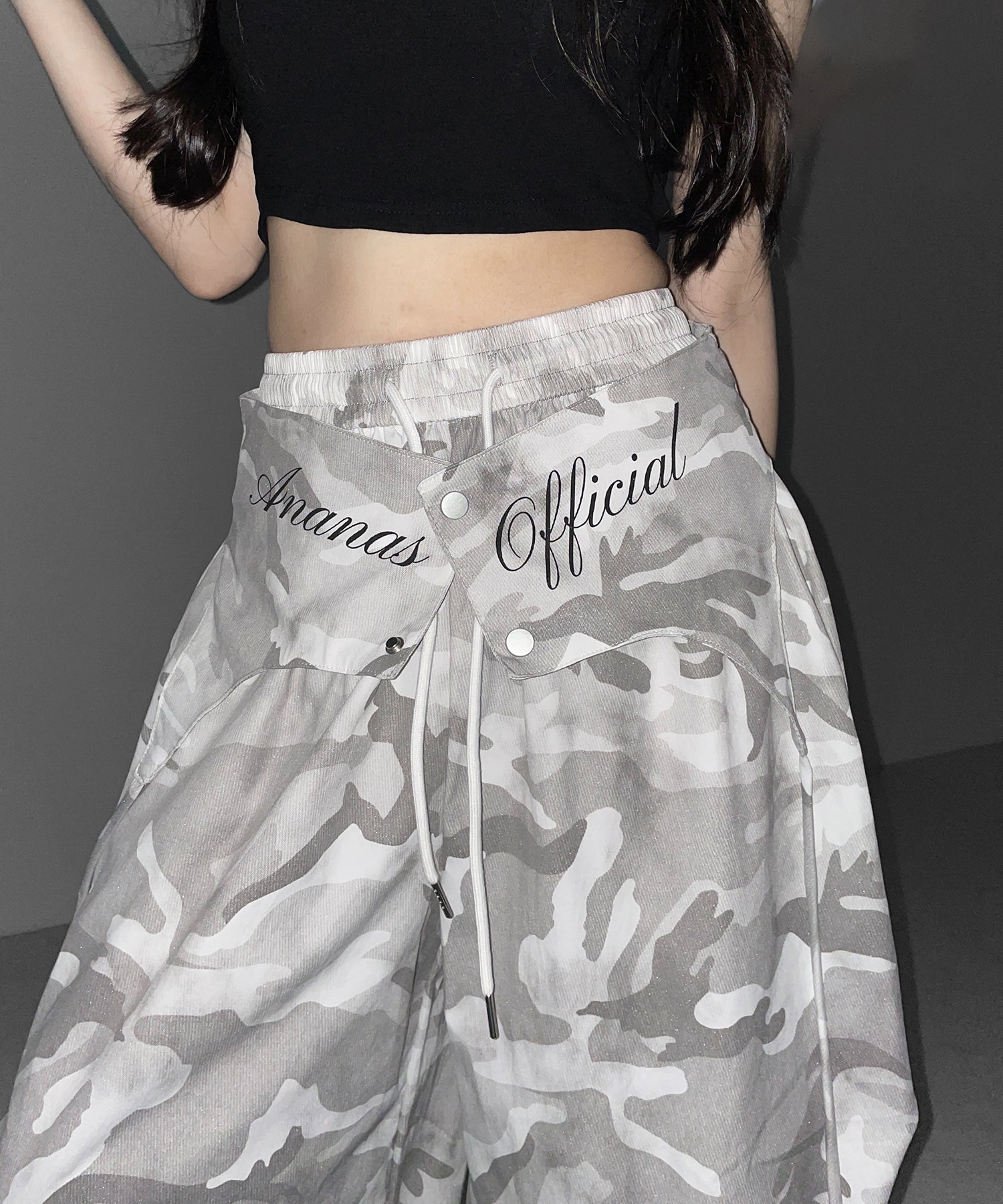 ロゴガーターカモフラタックワイドパンツ ／ logo garter camouflage tuck wide pants