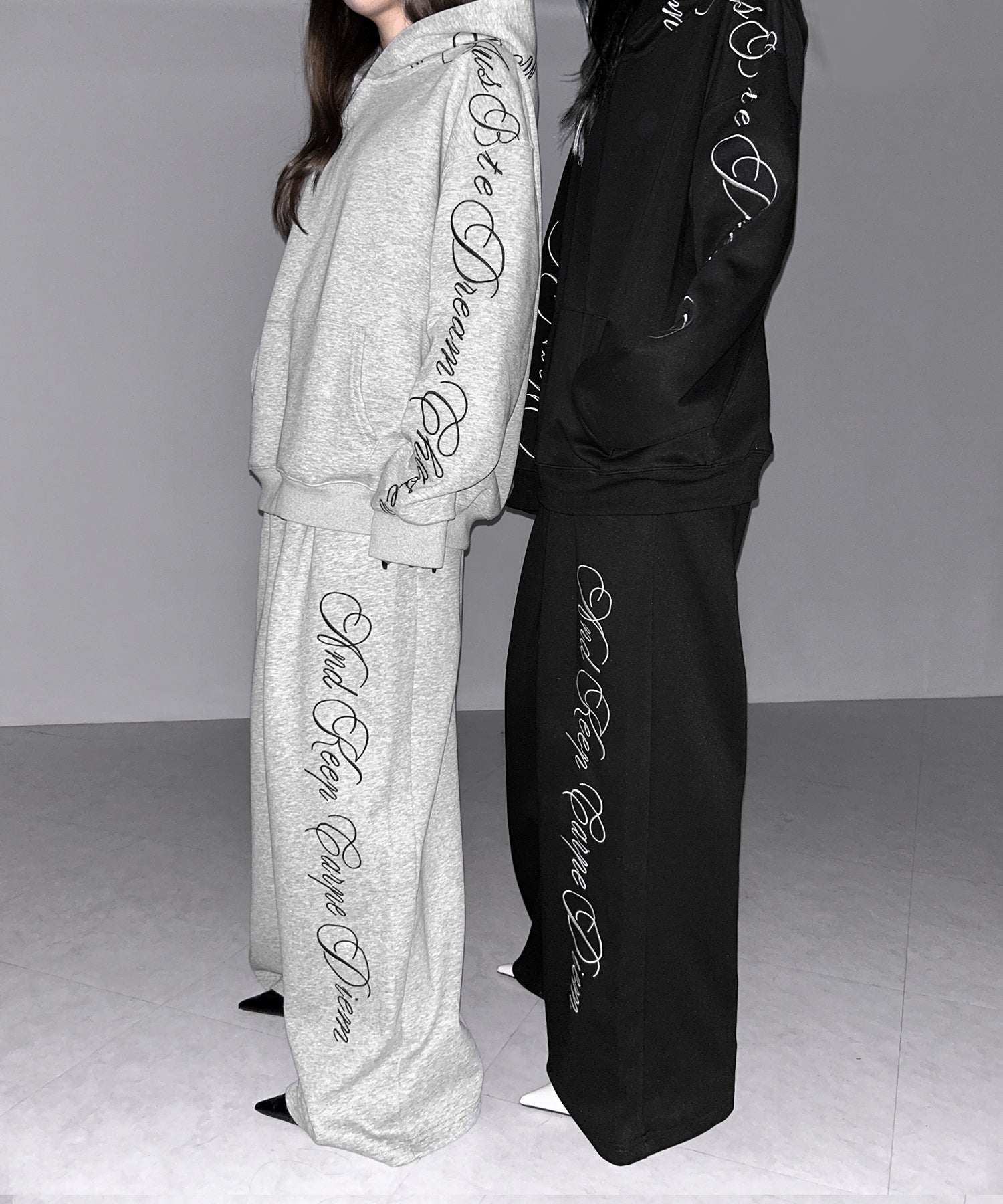 レタリングロゴ刺繍ワイドスウェットパンツ ／ lettering logo embroidery wide sweatpants