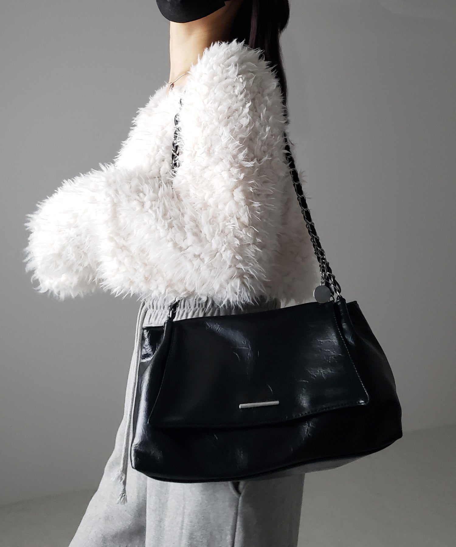 【 ３color 】チェーンフェイクレザーフラップショルダーバッグ ／ chain fake leather flap shoulder bag