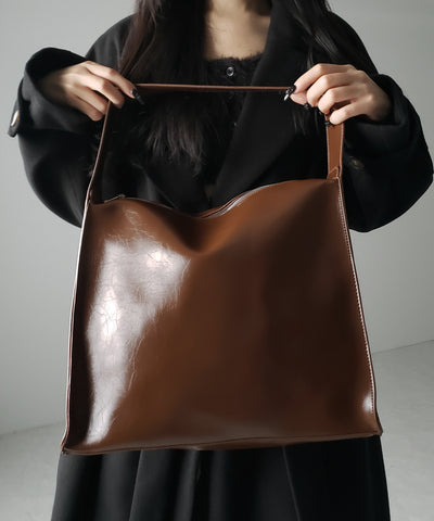 【 ２color 】ヴィンテージフェイクレザースクエアショルダーバッグ ／ vintage fake leather square shoulder bag