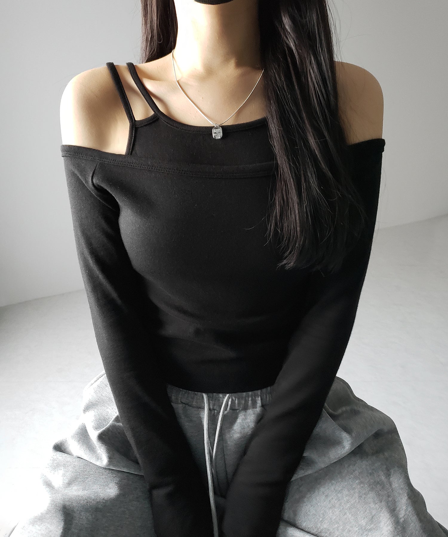 【 ２color 】レイヤードダブルストラップオフショルトップス ／ layerd double strap off shoulder tops