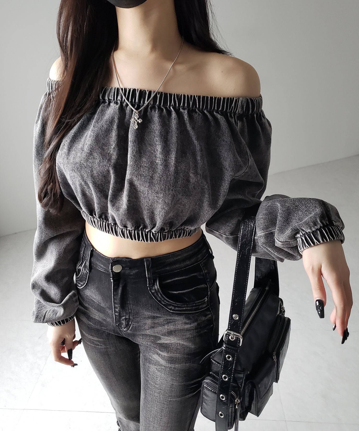 【 ２color 】ヴィンテージデニムギャザーオフショルトップス ／ vintage denim gathered off shoulder tops