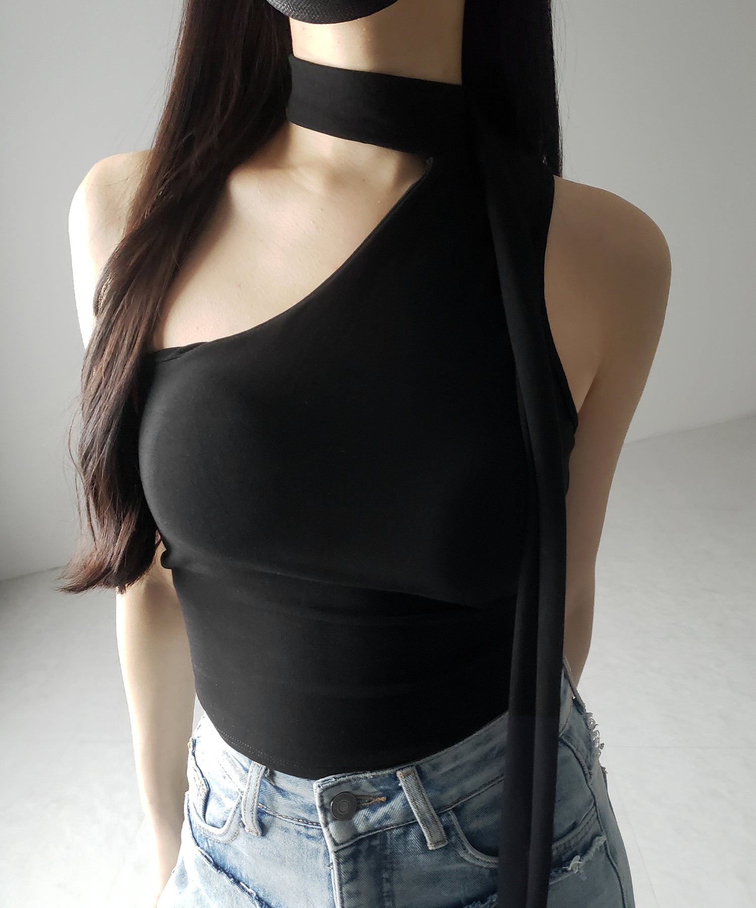 【 ３color ／ カップ付 】チョーカータイアシンメトリーワンショルキャミソール ／ choker tie asymmetry one-shoulder camisole