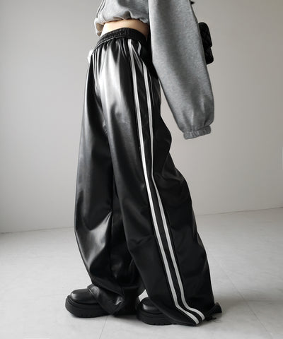 【 選べる４size ／ ２color 】２WAY サイドラインフェイクレザーワイドパンツ ／ ２WAY Sideline fake leather wide pants