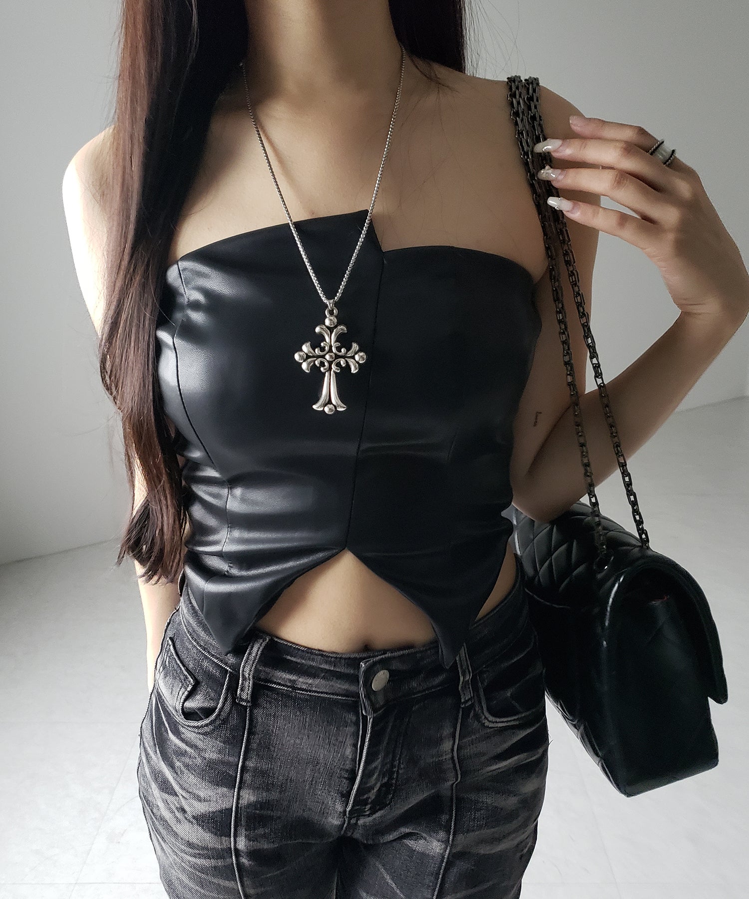 【 ２color 】アシンメトリー切替フェイクレザービスチェ ／ asymmetry switching fake leather bustier