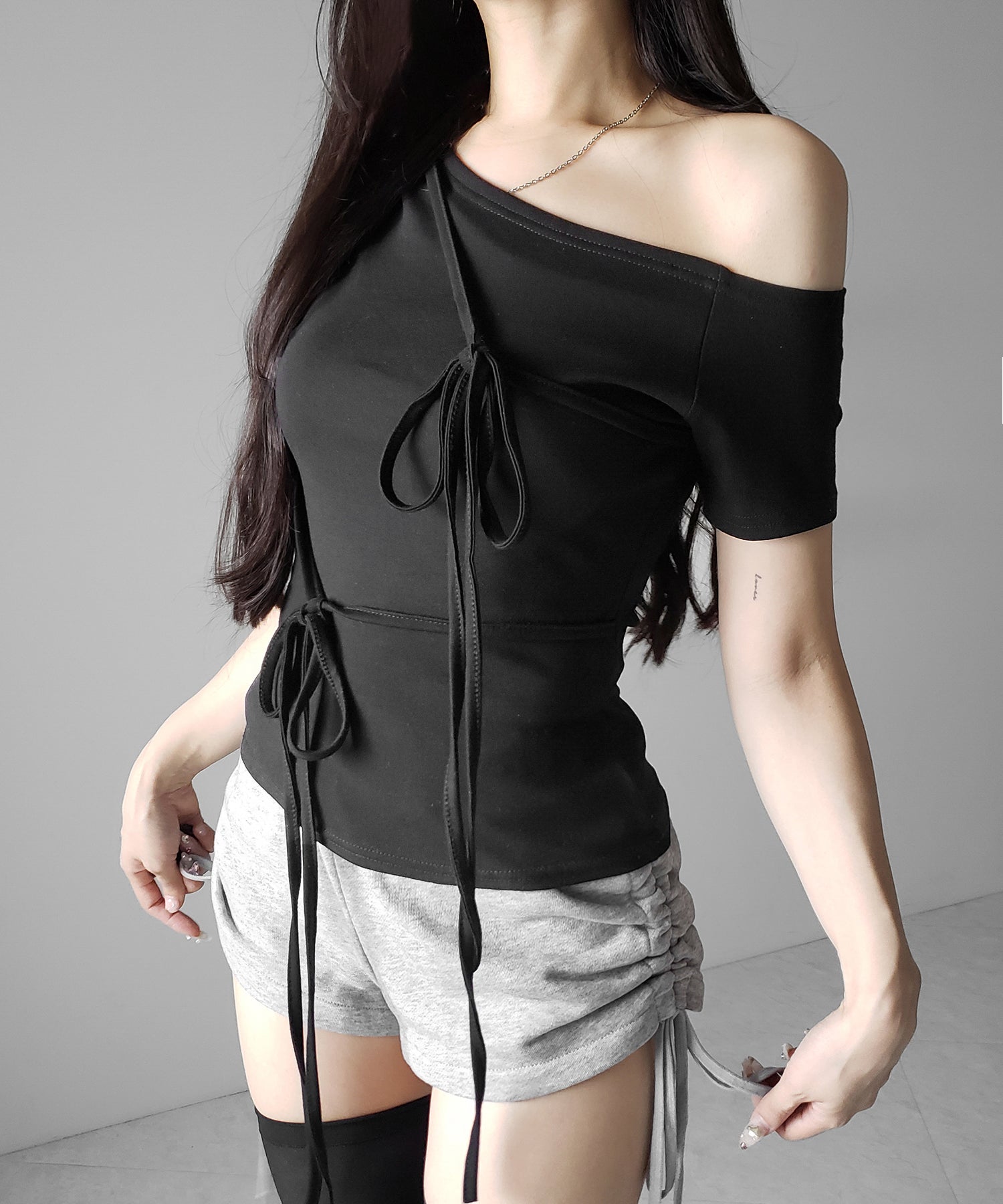 ストリングリボンスリムフィットTシャツ ／ string ribbon slim fit T-shirts