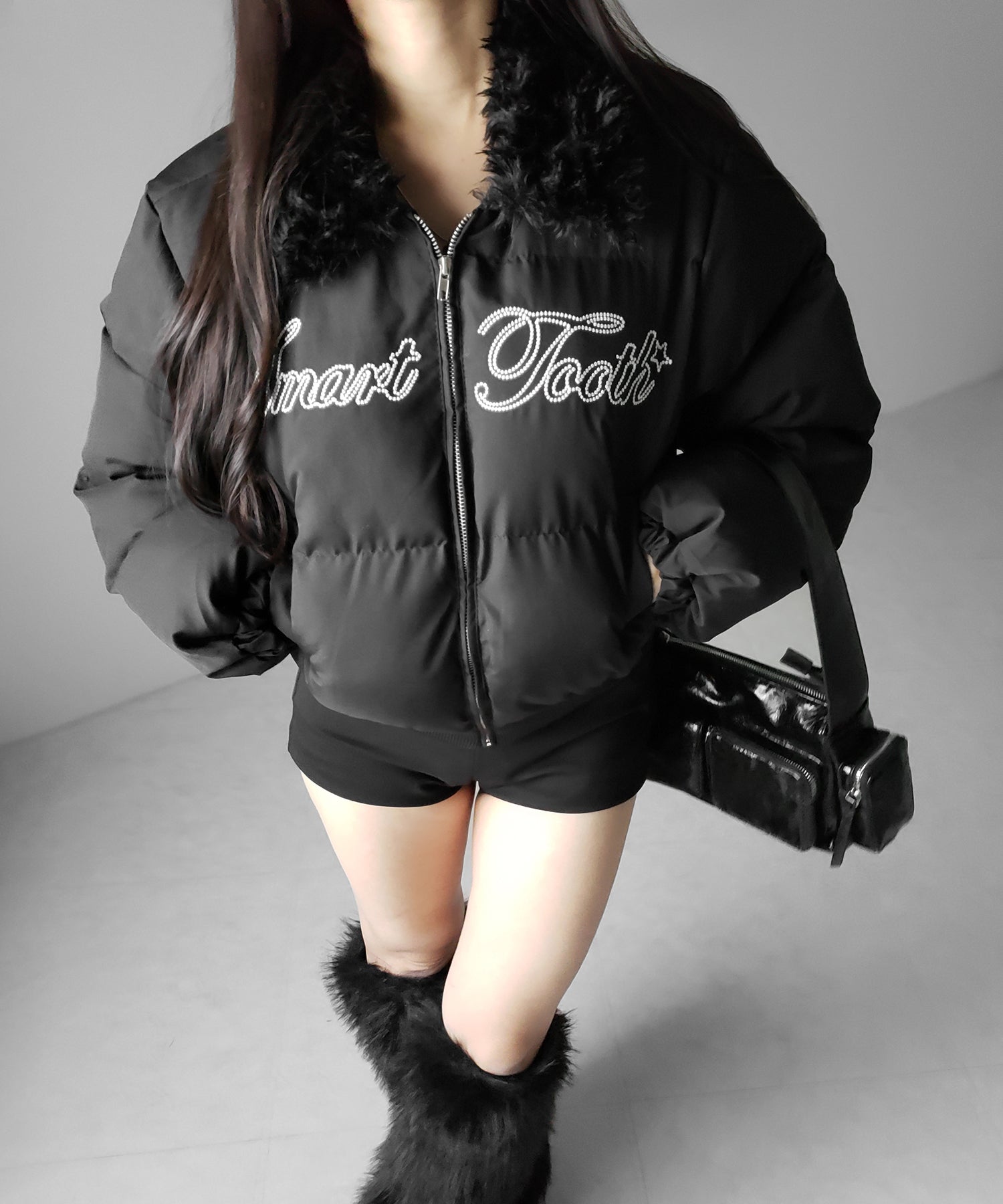 レタリングロゴ刺繍ショートパフダウンジャケット ／ lettering logo embroidery short puffer jacket