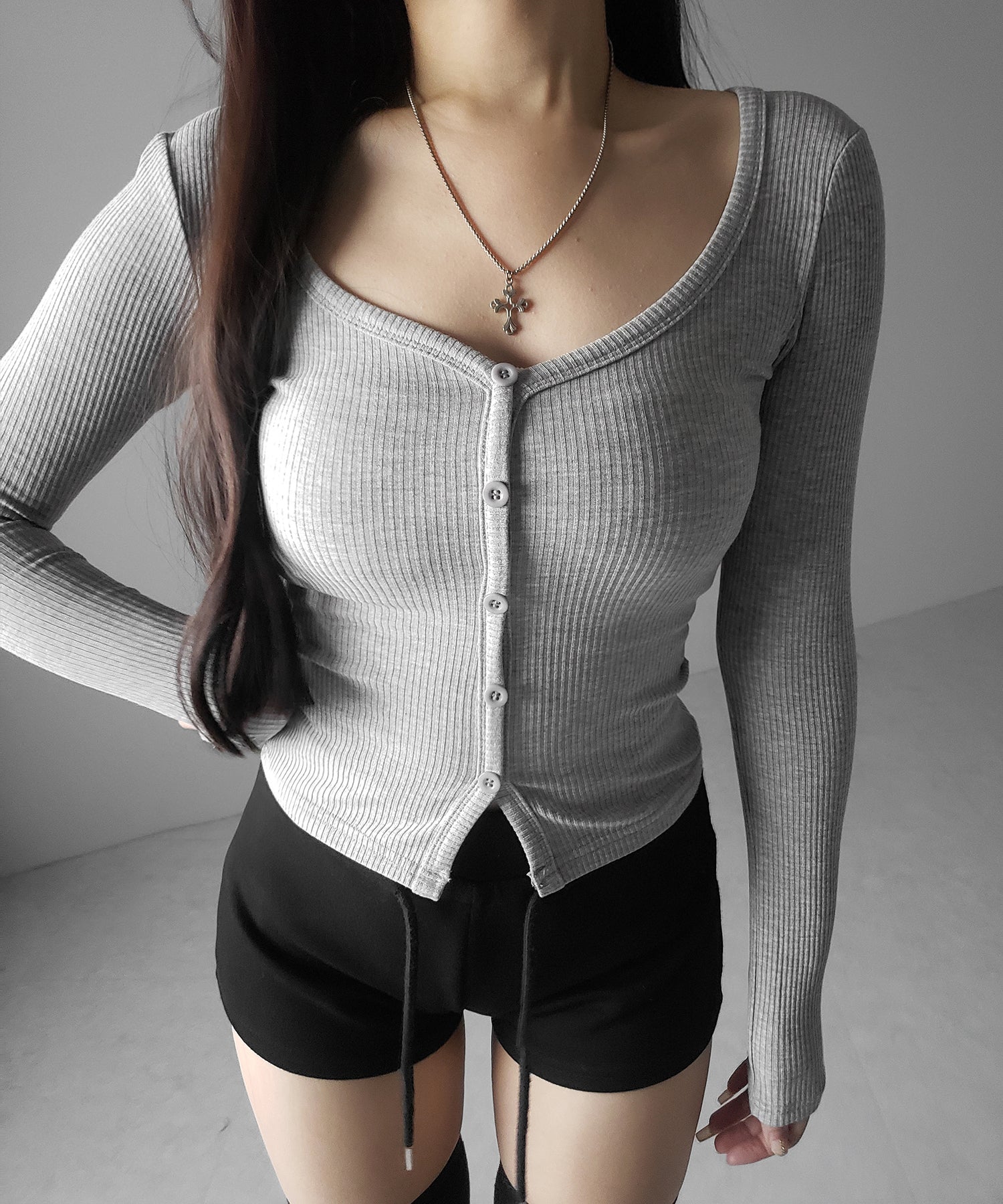 【 裏微起毛 】フロントボタンタイトリブカットソートップス ／ front button tight ribbed cutsew tops