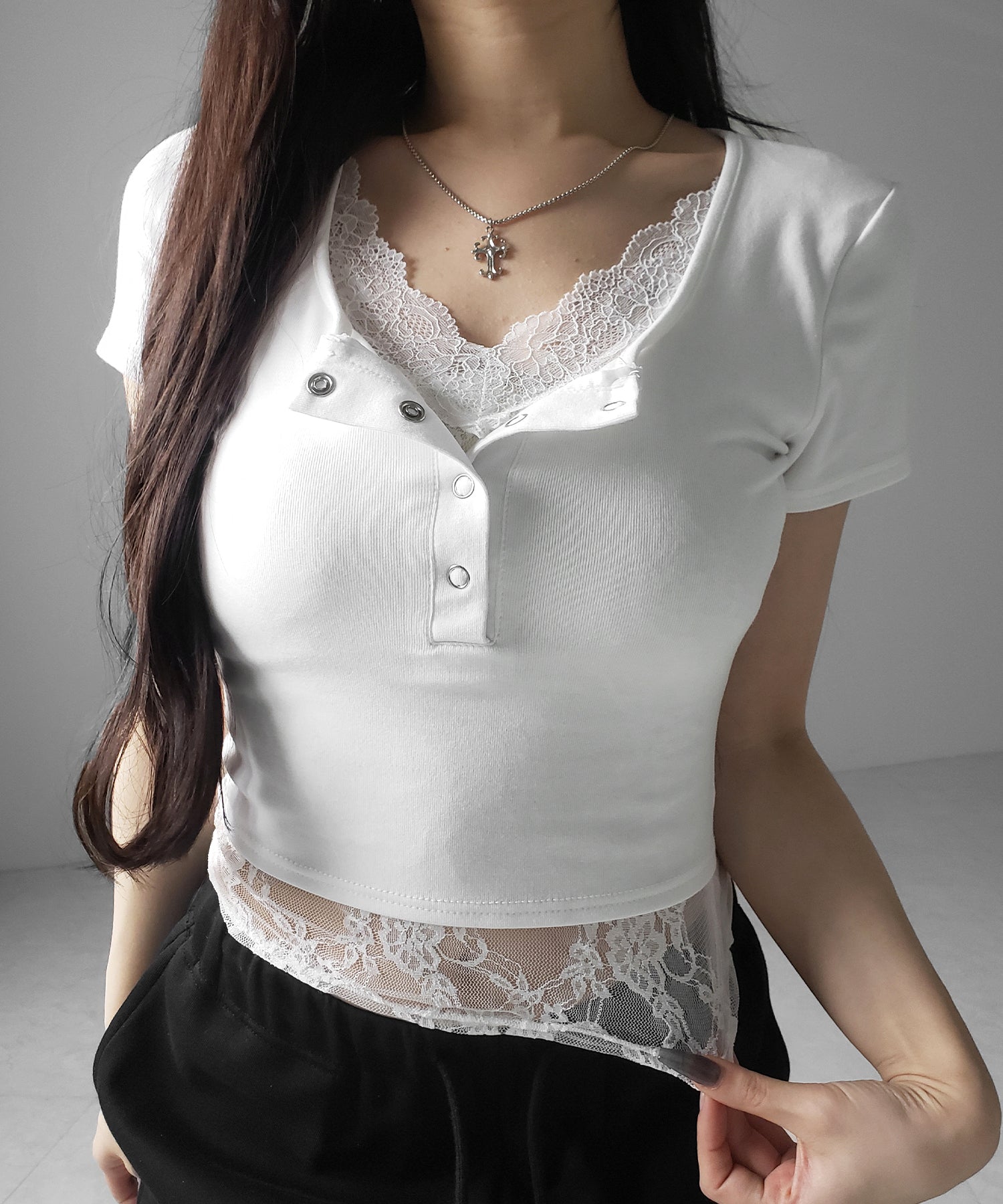 レースレイヤードヘンリーネックスクエア半袖Ｔシャツ ／ lace layered henley neck square short sleeve T-shirt