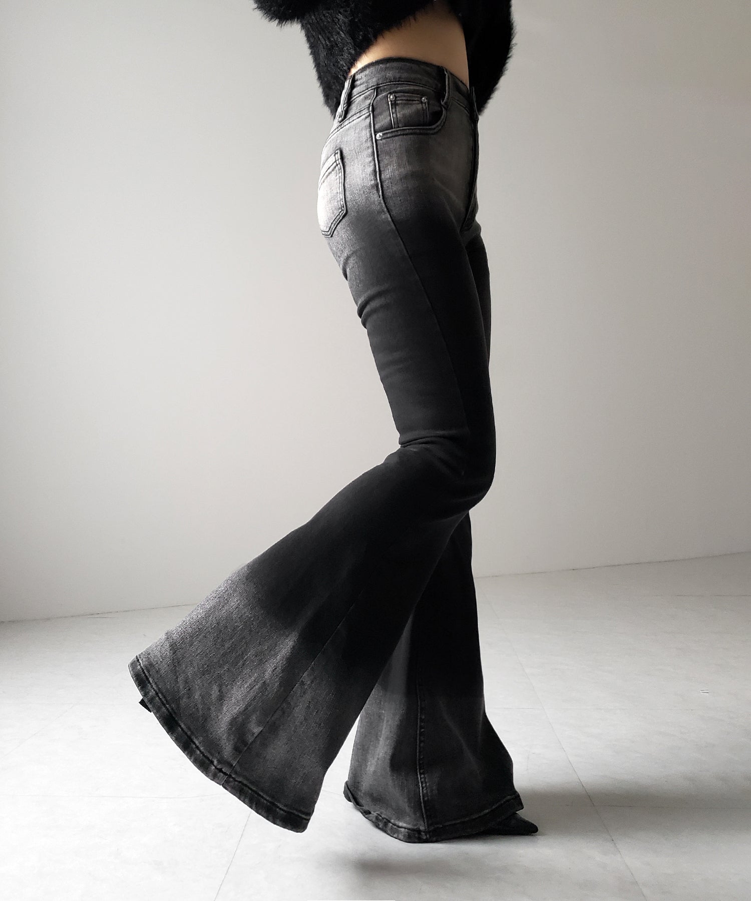 【４size 】ブリーチグラデーションストレッチブラックフレアデニム ／ bleach gradation stretch black flare denim