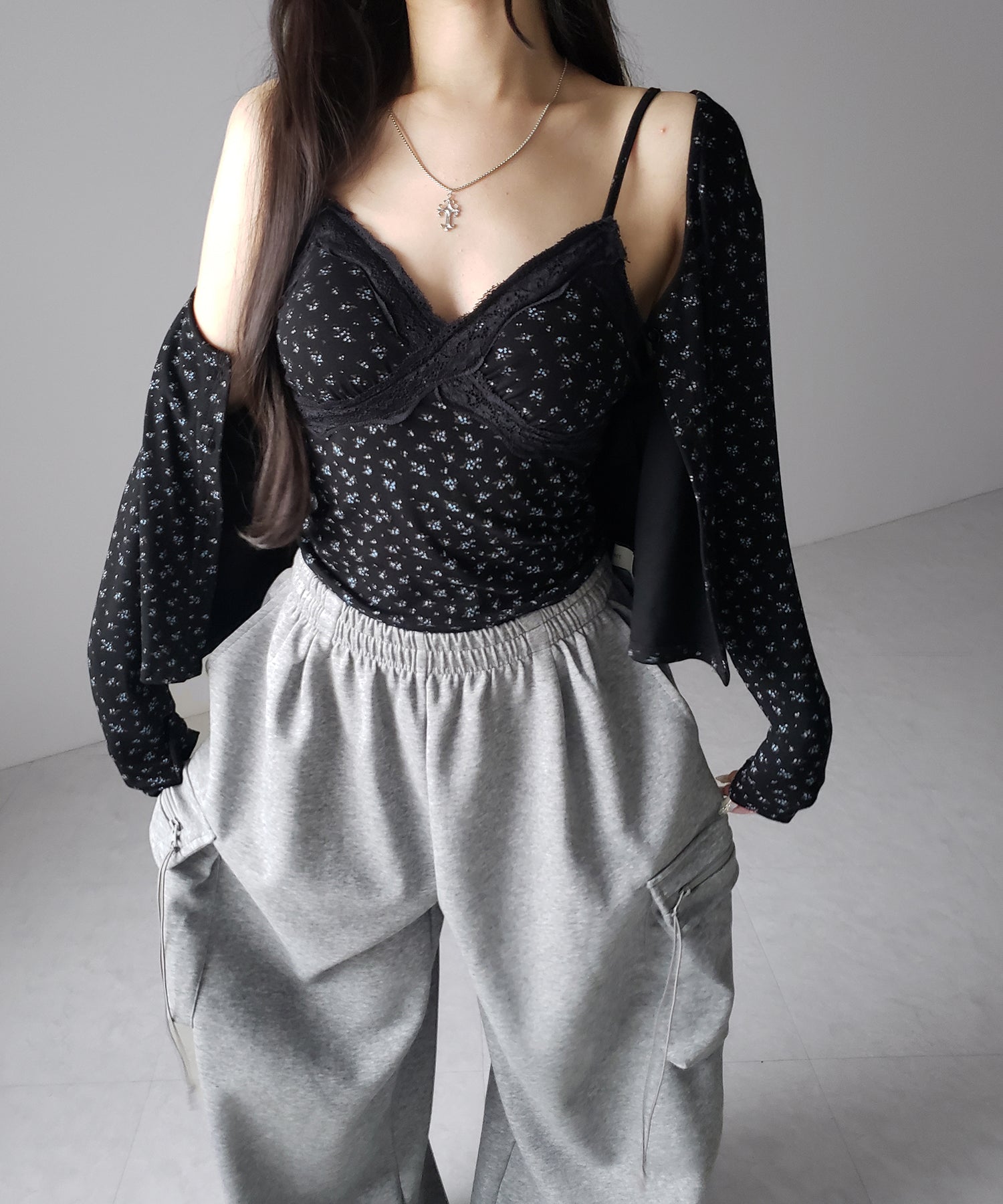 【 ２点セット 】小花柄レースキャミソール ＋ カーディガン SET ／ （ 2piece SET ）Floral lace camisole + cardigan SET