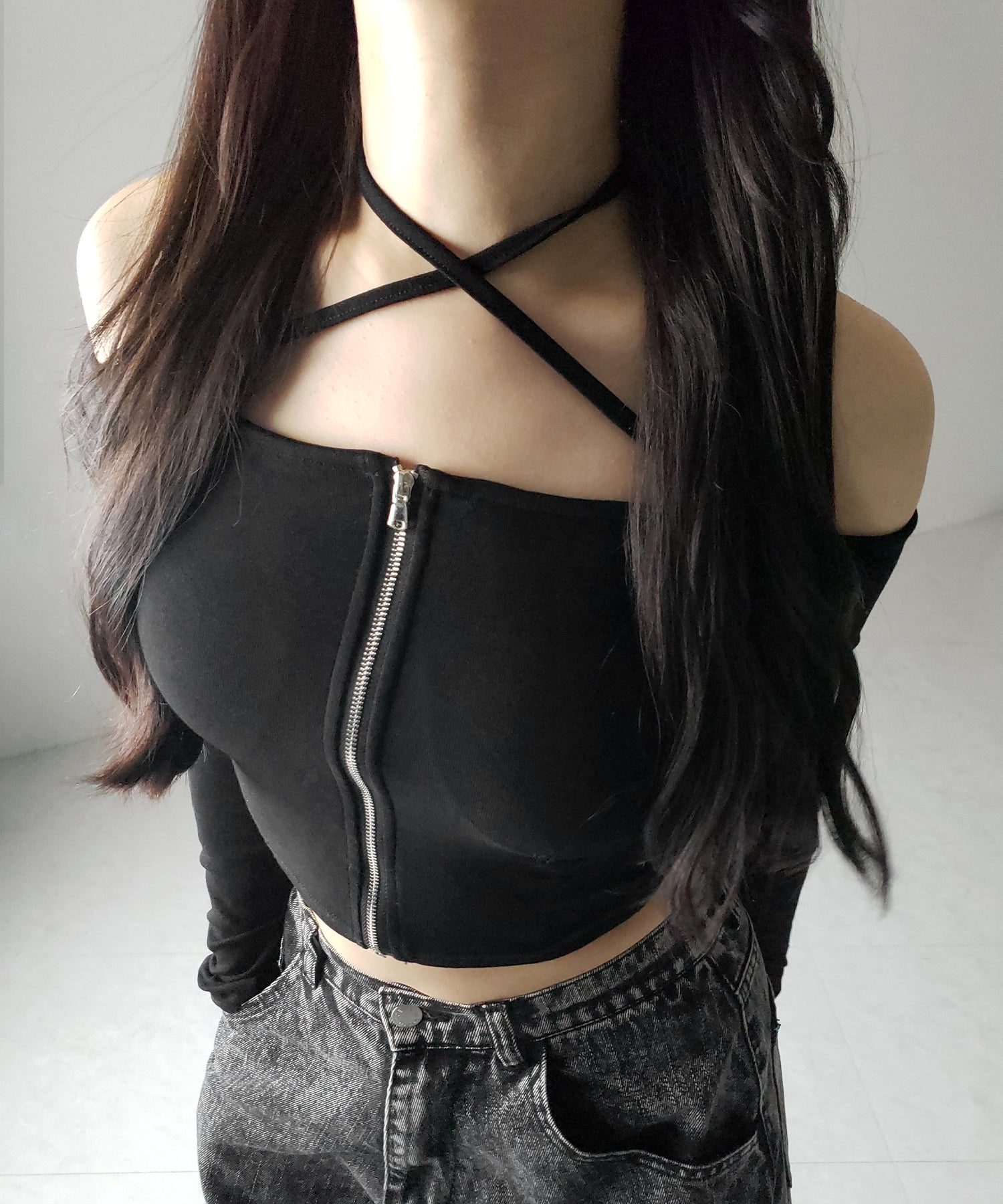 【 ３color ／ カップ付 】フロントジップクロスストラップオフショルトップス ／ front zip cross straps off-shoulder tops
