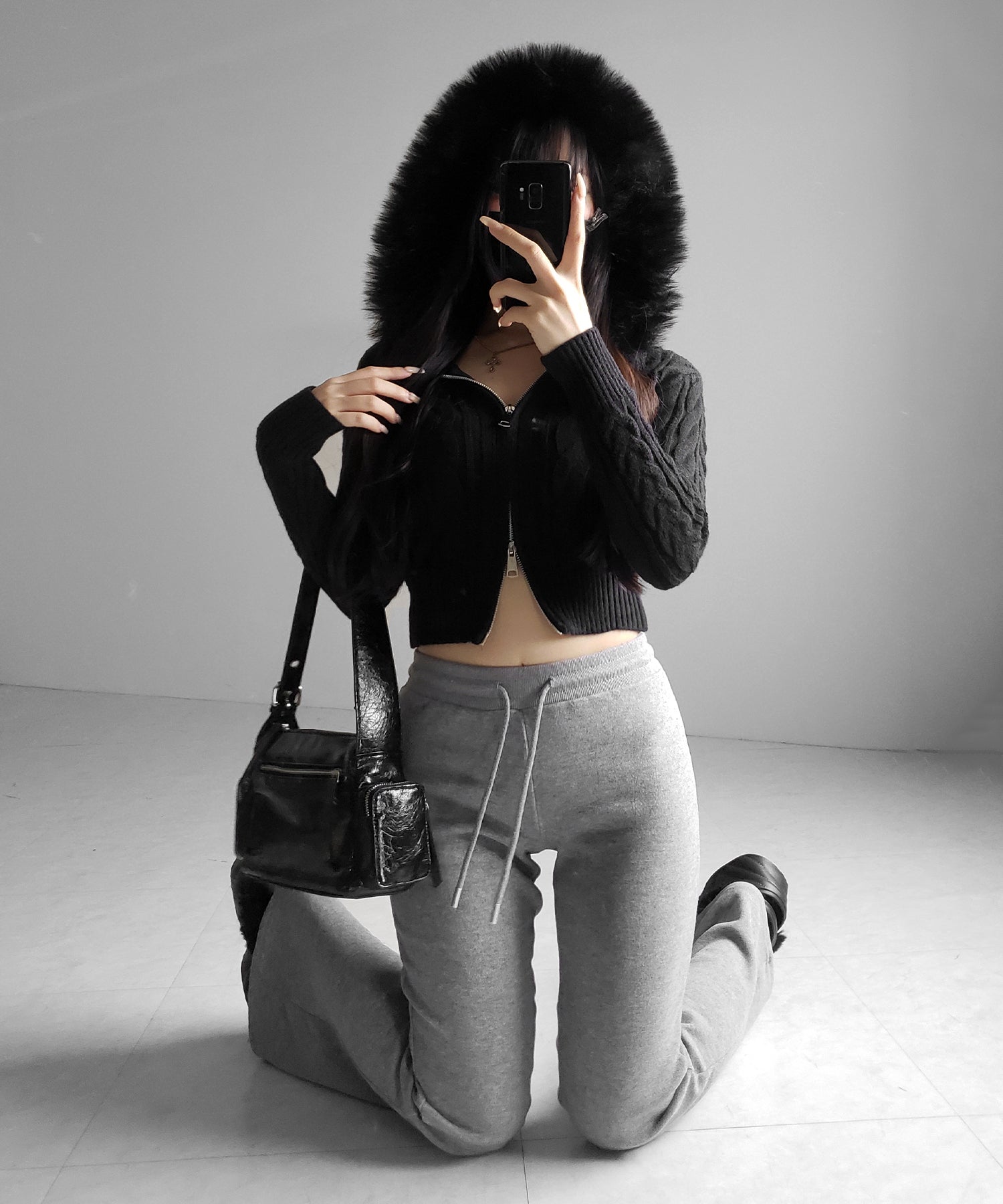 ファーフーディダブルジップショートニットパーカー ／ Fur hooded double zip short knit hoodie