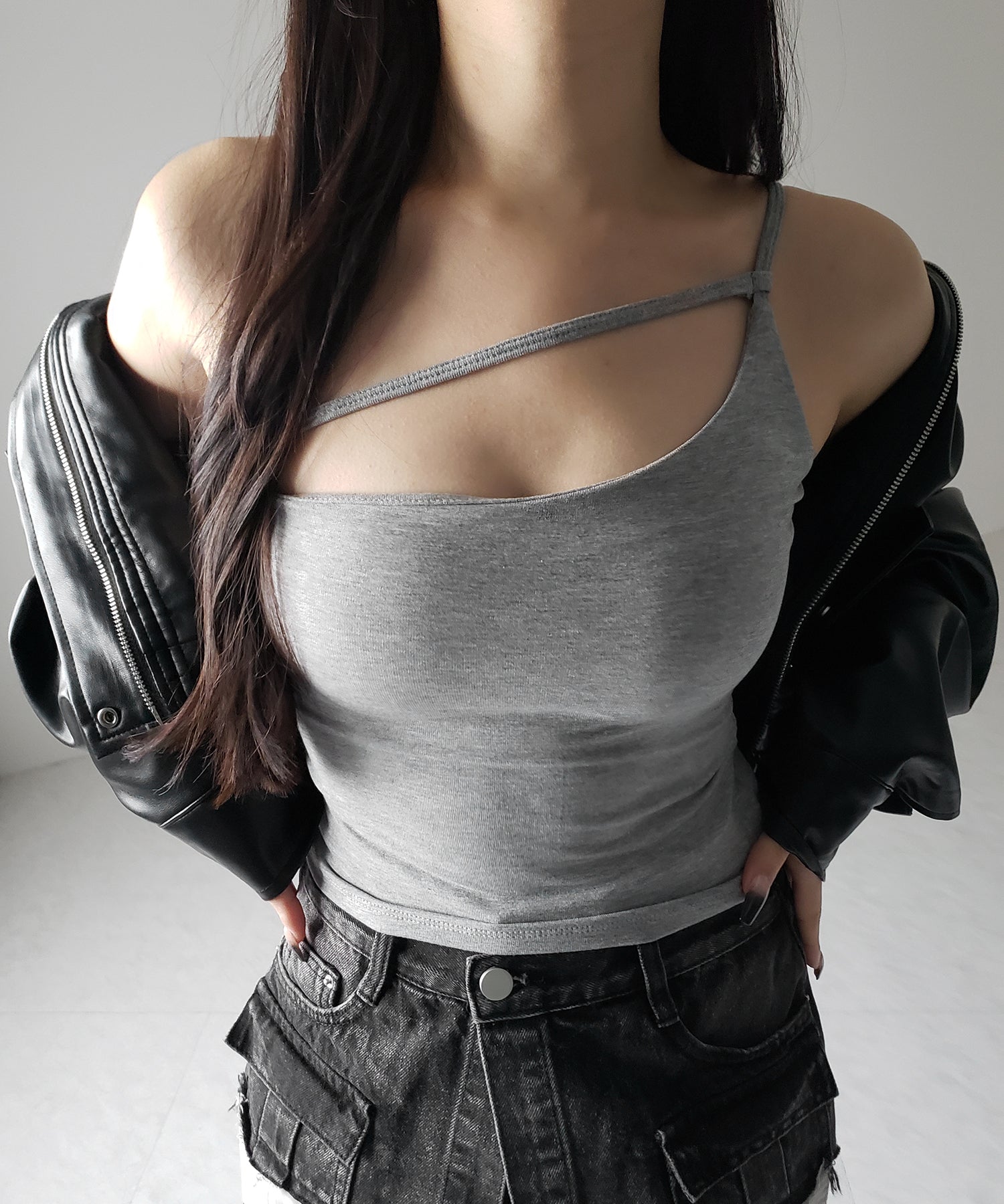 【 ３color ／ カップ付 】ラインストラップワンショルキャミソール ／ line strap one shoulder camisole
