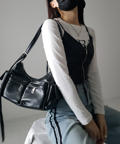 【 ２color 】フロントジップフェイクレザービスチェ