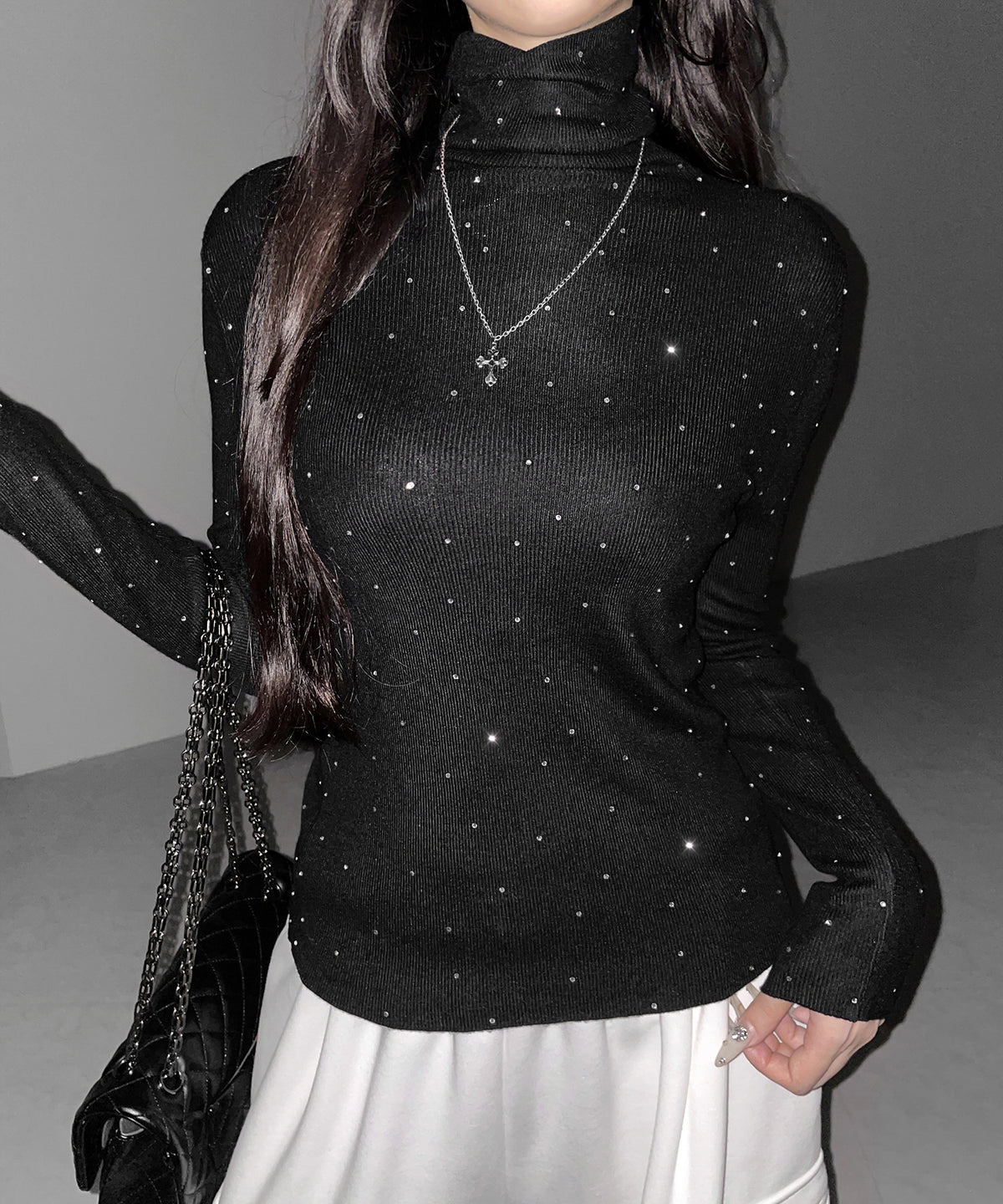 ラインストーンタートルニットトップス ／ Rhinestone turtleneck knit tops