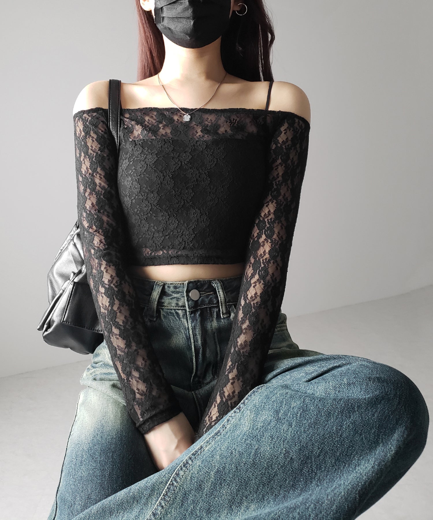【 ２color 】オフショルショートレーストップス ／ off-shoulder short lace tops