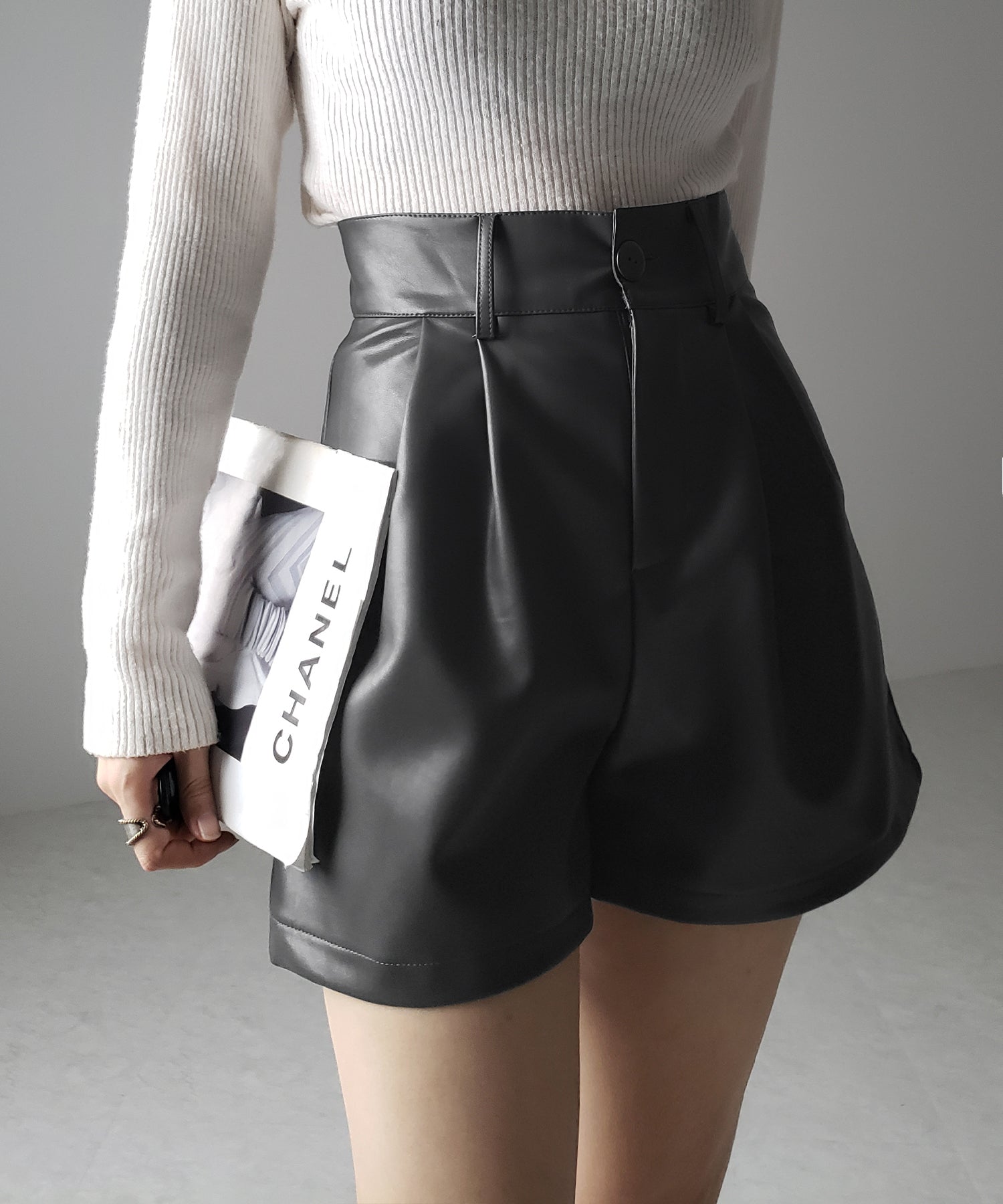 【大特価】2色展開 フェイクレザーパンツ 合皮 裾リボン ハイウエストレザーパンツ ストレートパンツ レザーパンツ インポート 通販
