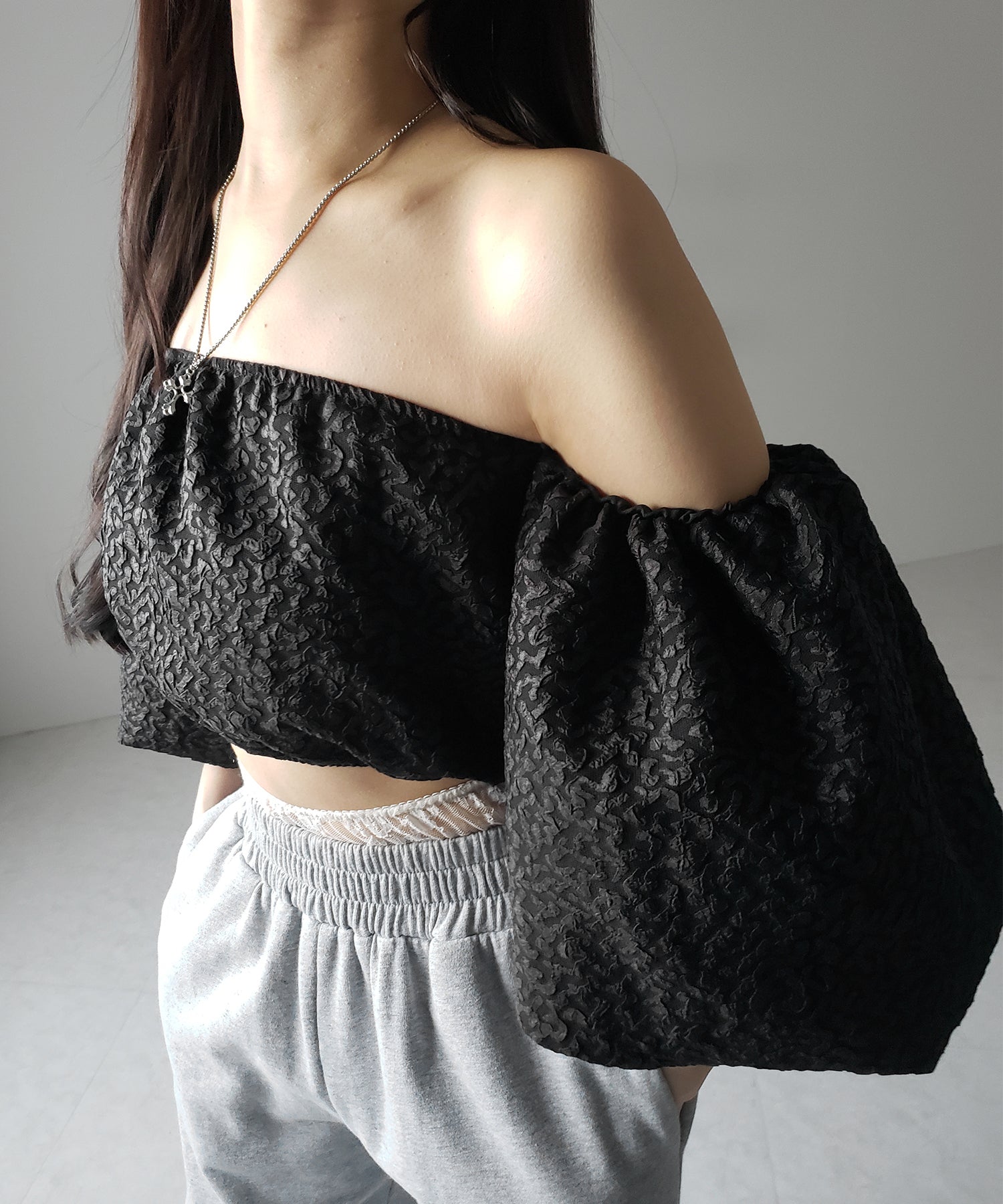 【 ２color 】オフショルダーボリュームパフショートブラウス ／ off shoulder volume puff short blouse