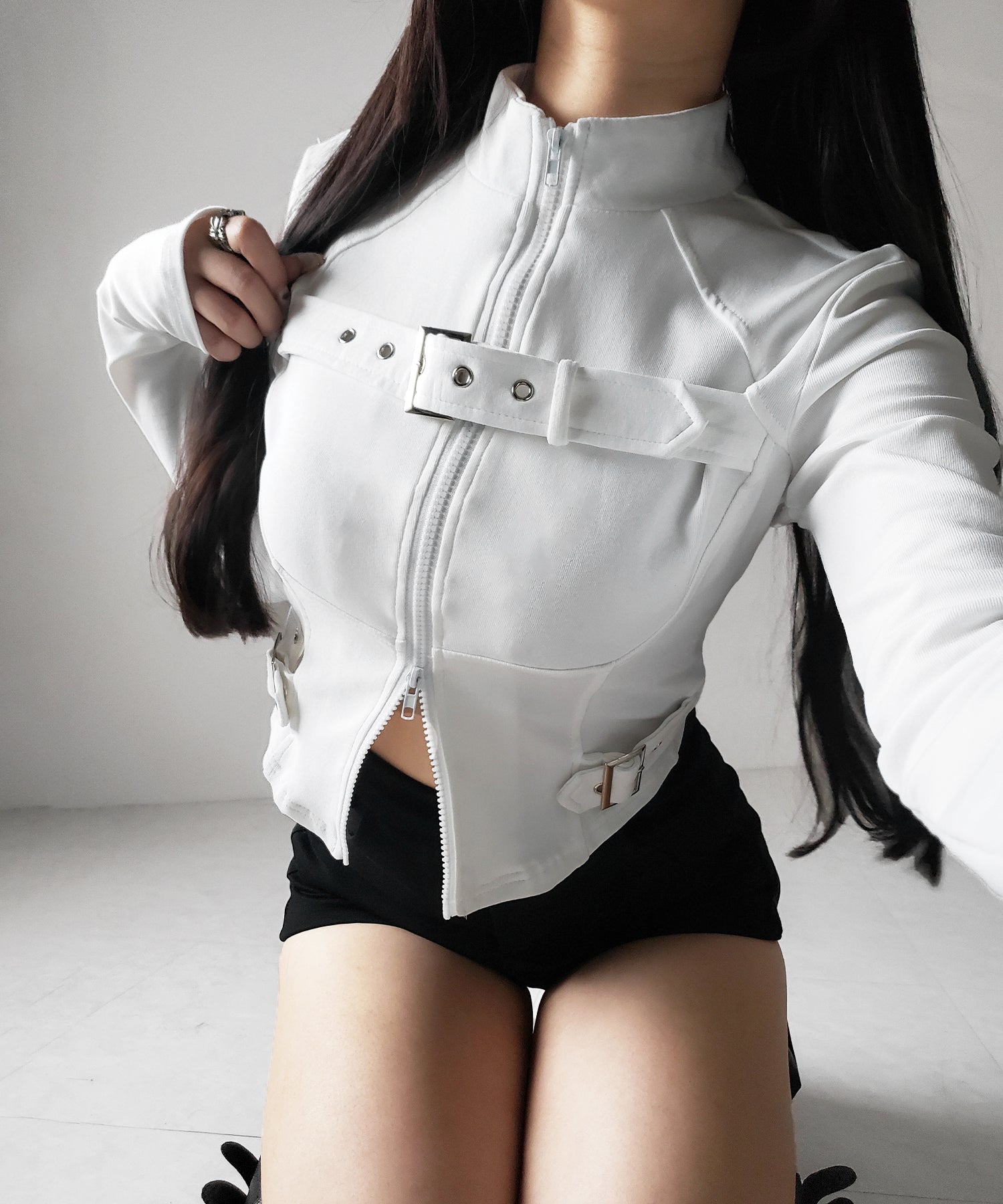 スタンドカラーベルテッドダブルジップスリムトップス ／ stand collar belted double zip slim tops