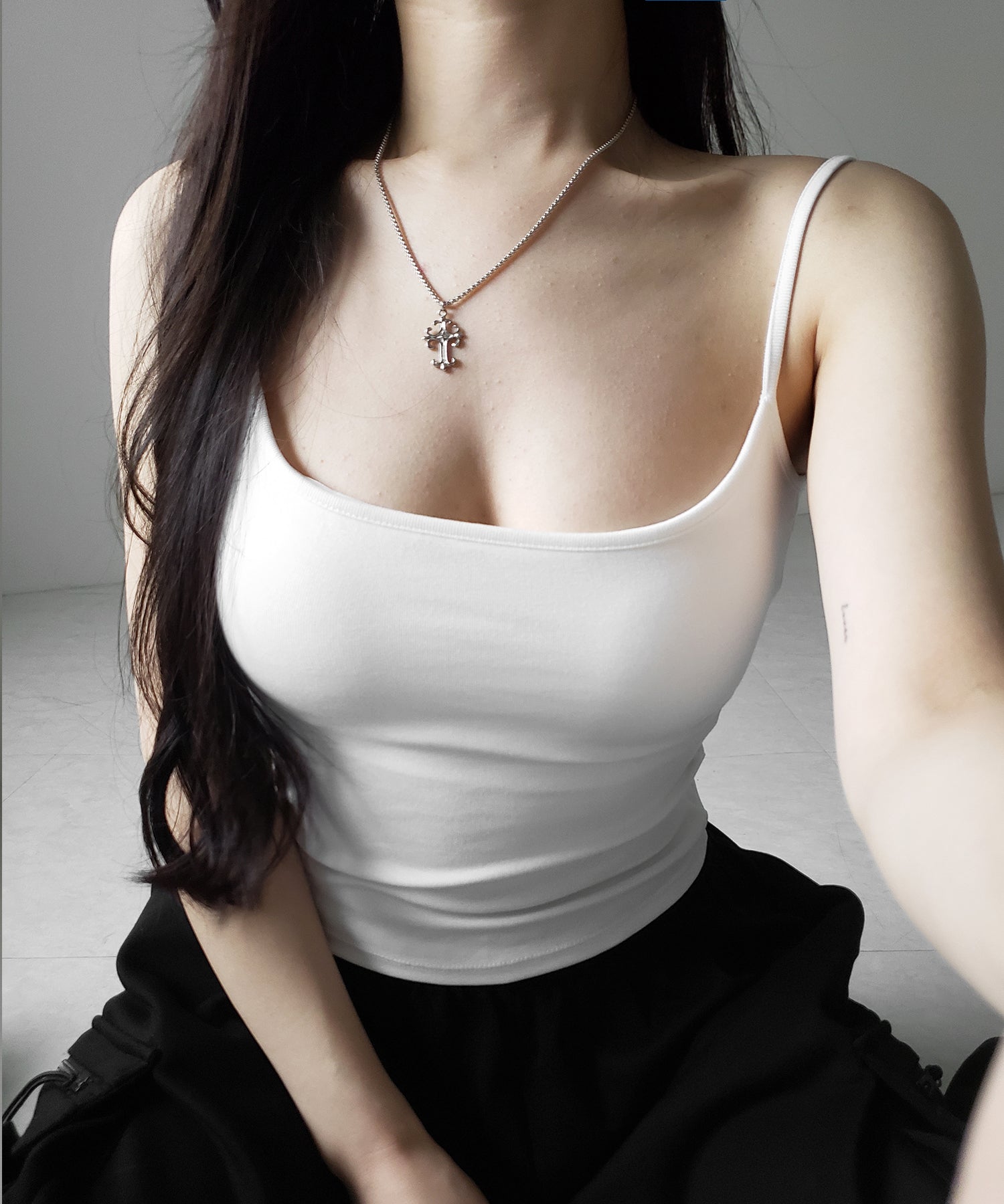 【 カップ付き 】スクエアネックストラップスリムキャミソール ／ square neck strap slim camisole