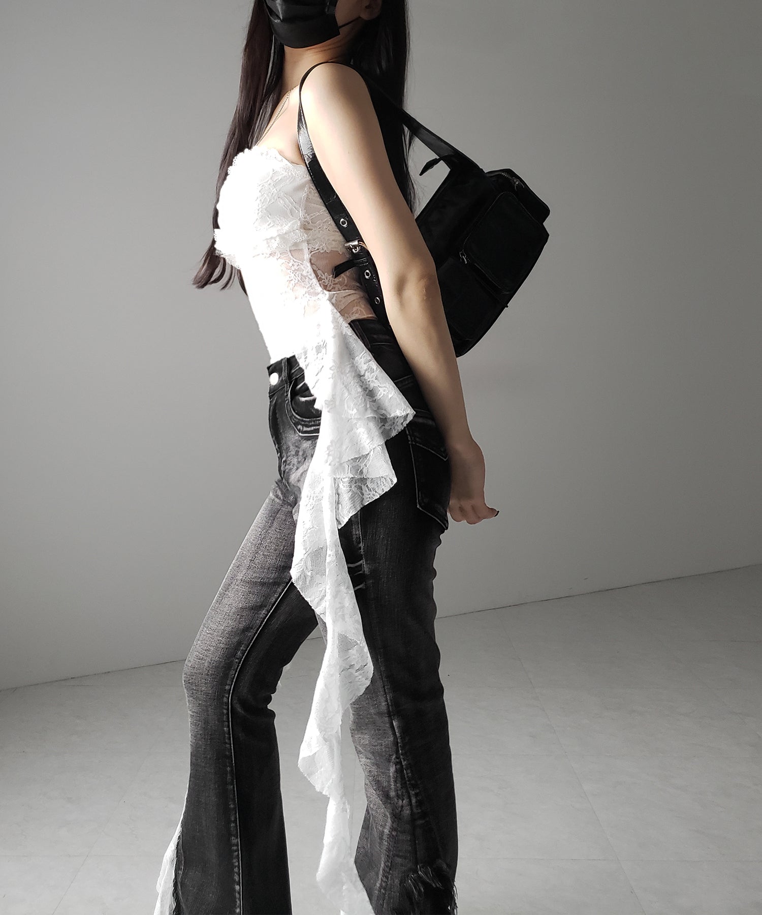 【 ２color 】アシンメトリーフリルレースベアトップス ／ asymmetry frill lace bare tops
