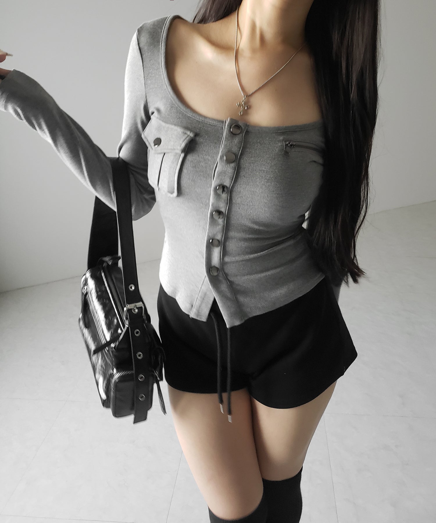 アウトポケットスクエアネック長袖スリムTシャツ ／Out pocket square neck long sleeve slim T-shirt