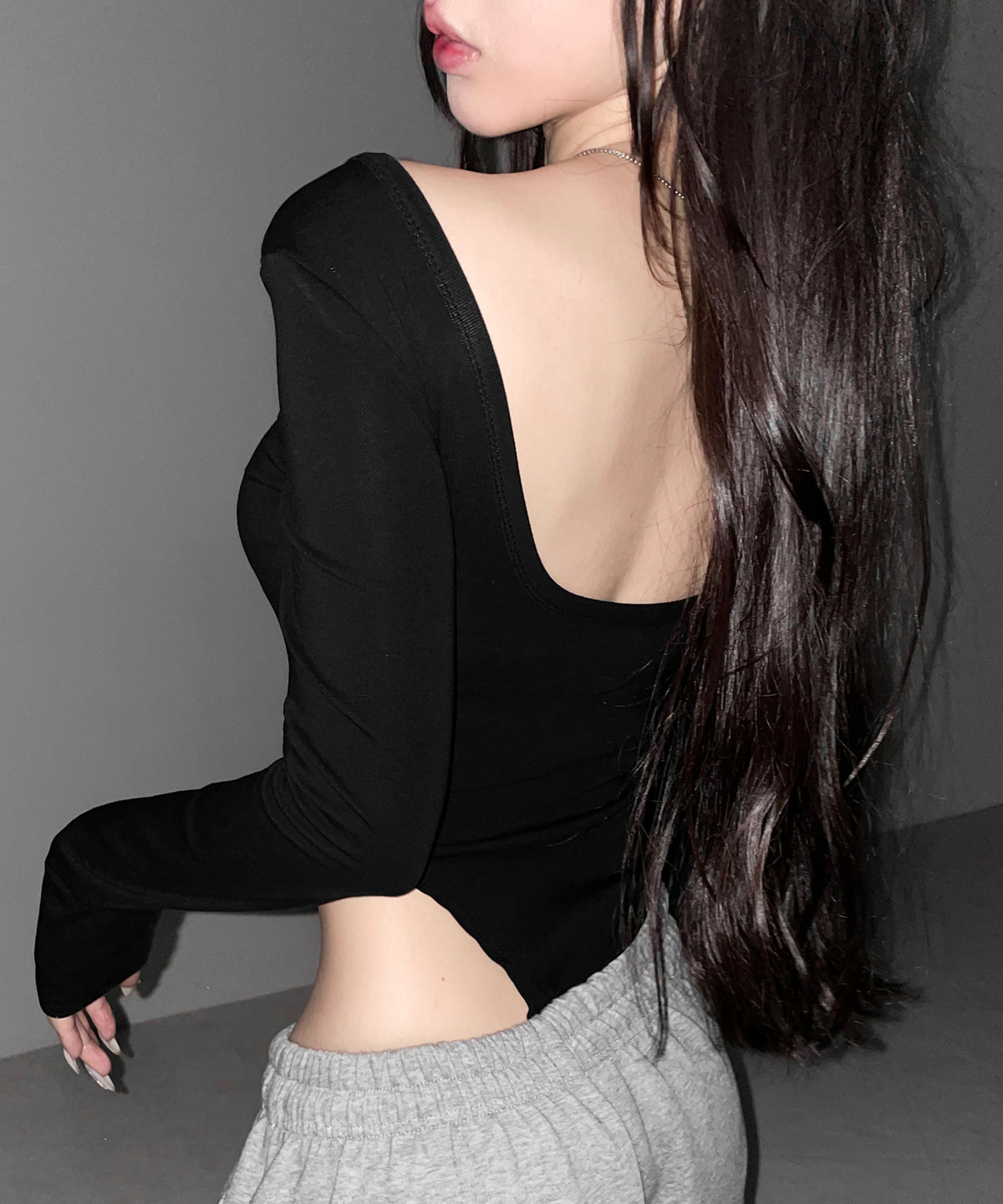 カットアウトアイレット長袖ボディスーツトップス ／ Cutout eyelet long sleeve bodysuit tops