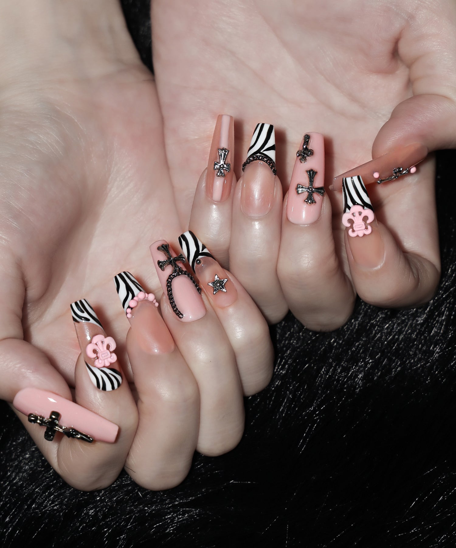 ピンクゼブラフレンチクロスチェーンネイルチップ／pink zebra french cross chain nail tips