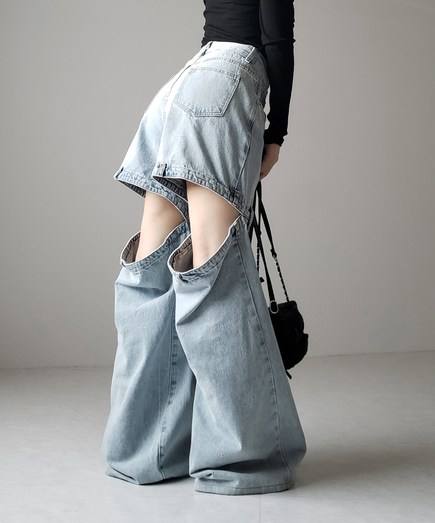 【 選べる３サイズ 】バックオープンカットアウトウォッシュワイドデニム ／ Back open cutout washed wide denim