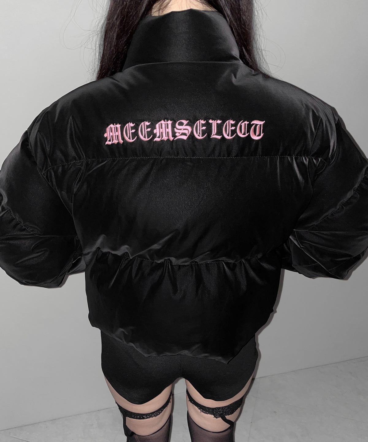 【 新色ピンクが追加！ 】グランジロゴ刺繍ショートパフ中綿ジャケット ／ grunge logo embroidery short puff fake down jacket
