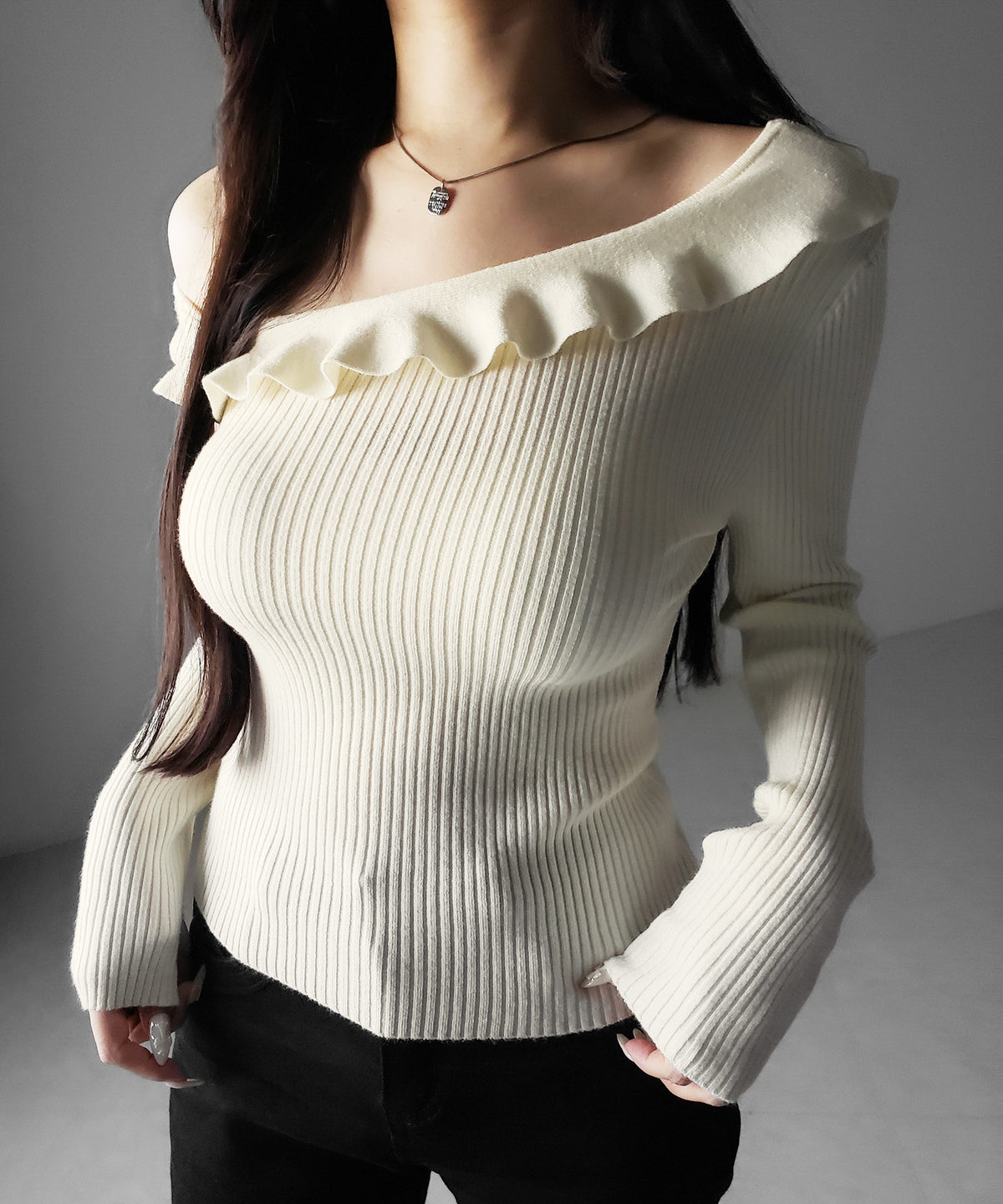 ワンショルフリルタイトリブニットトップス ／ one-shoulder frill tight rib knit tops