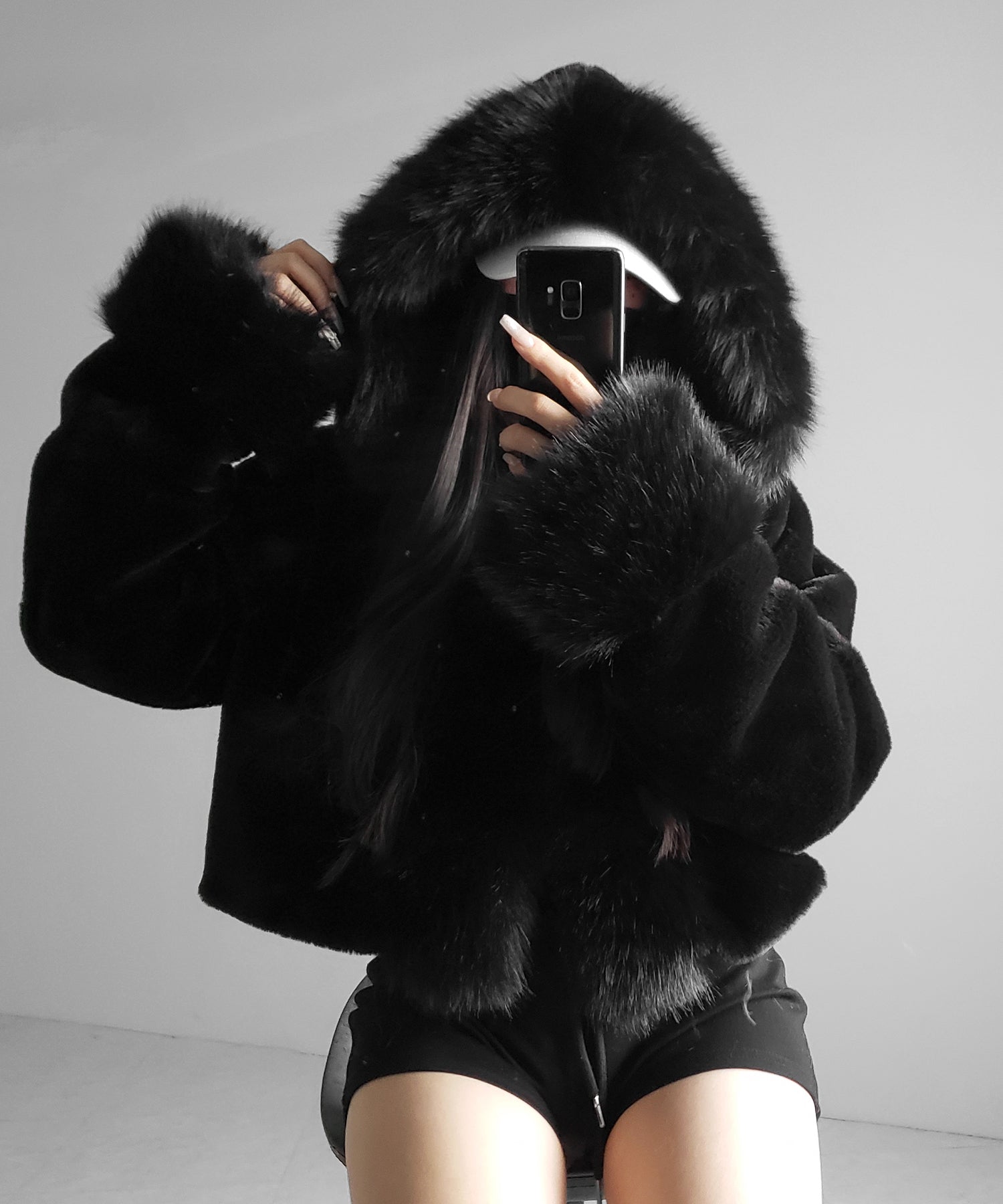 フェイクファーフードレディーショートコート ／ fake fur hoodec lady