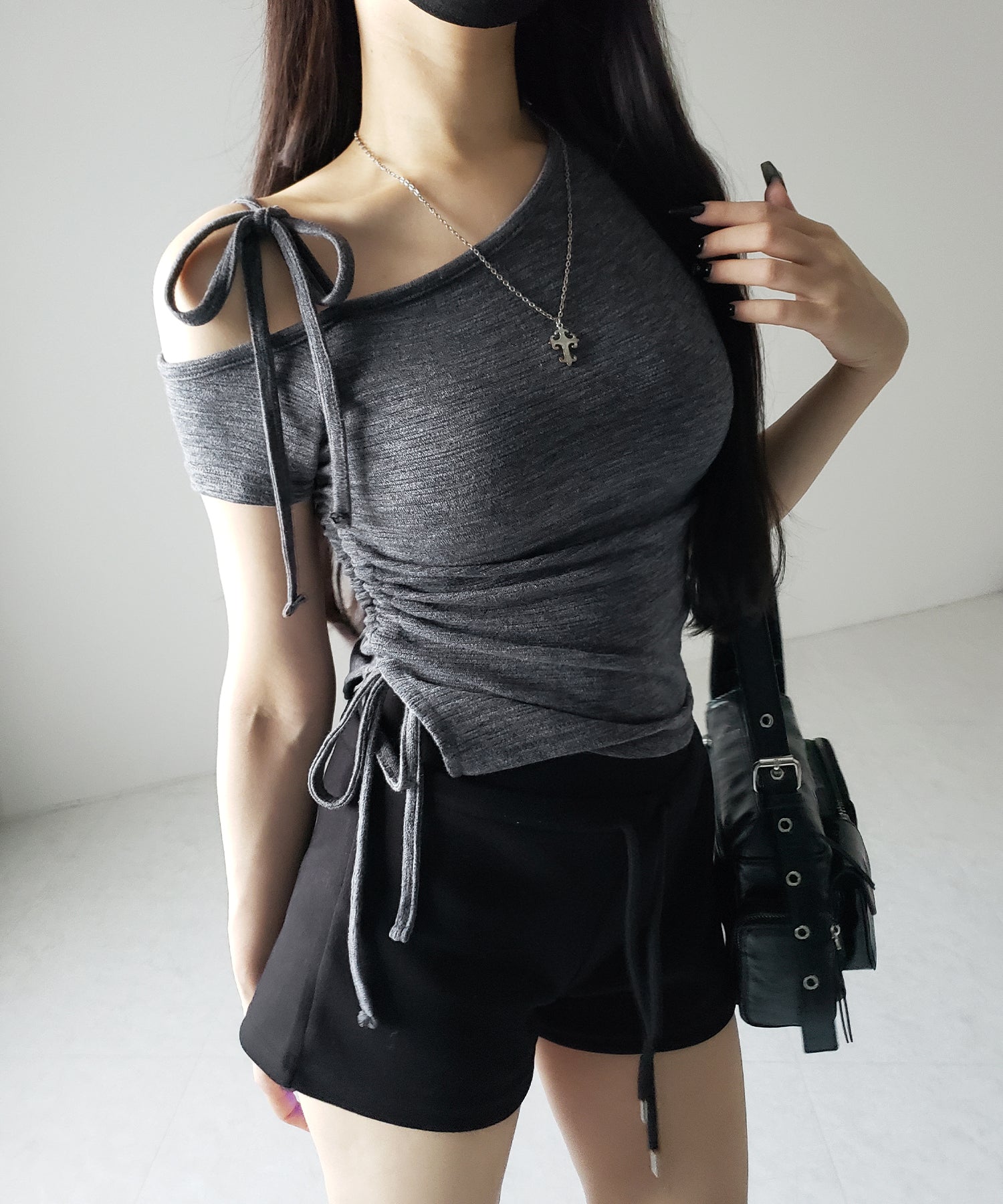 ストラップリボンワンショルサイドギャザートップス ／ strap ribbon one shoulder side gather tops