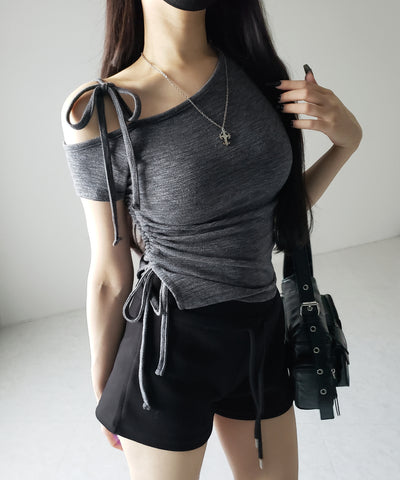 ストラップリボンワンショルサイドギャザートップス ／ strap ribbon one shoulder side gather tops
