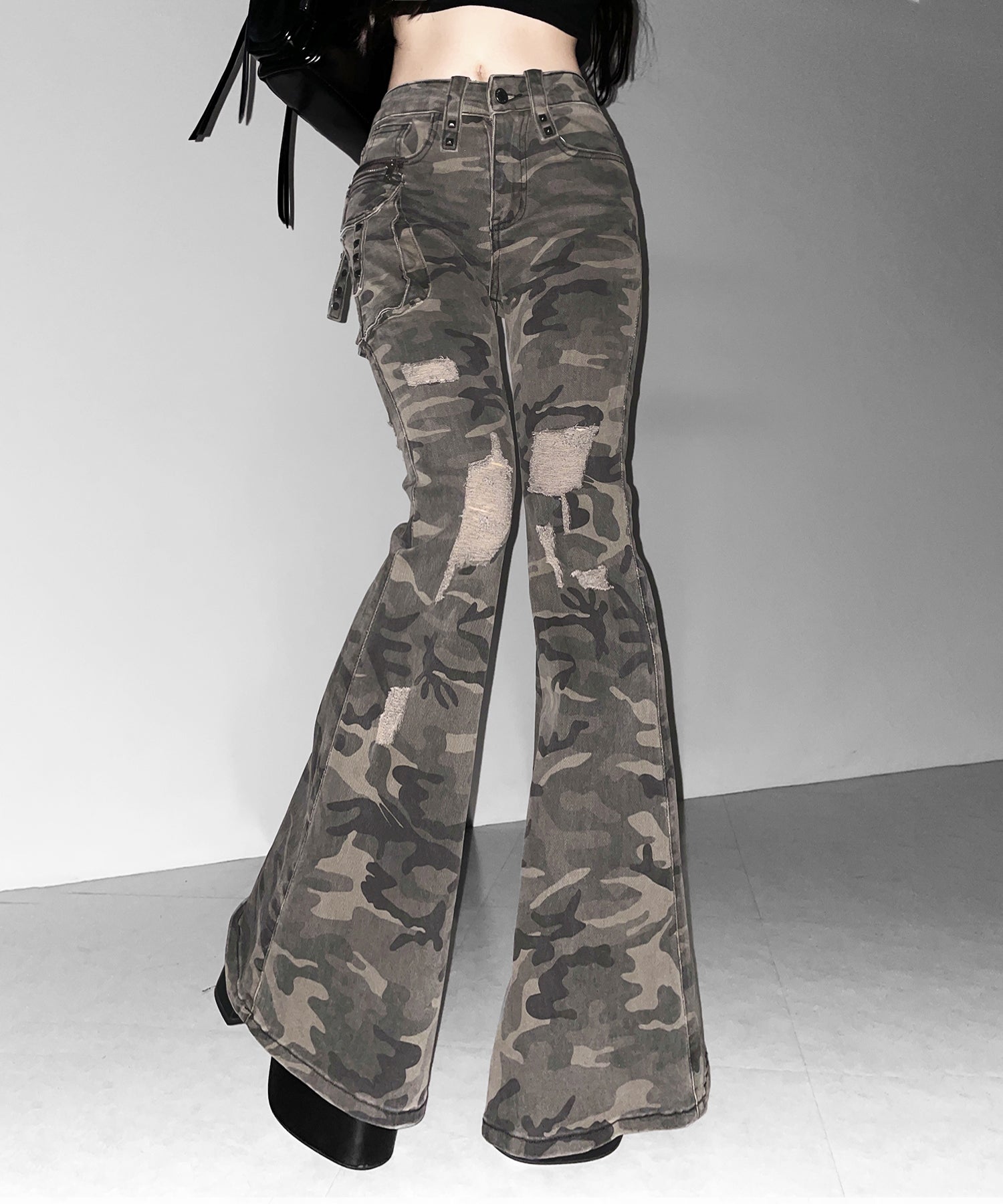 ヴィンテージカモフラ迷彩ダメージフレアデニムパンツ ／ vintage camouflage damage flared denim pants